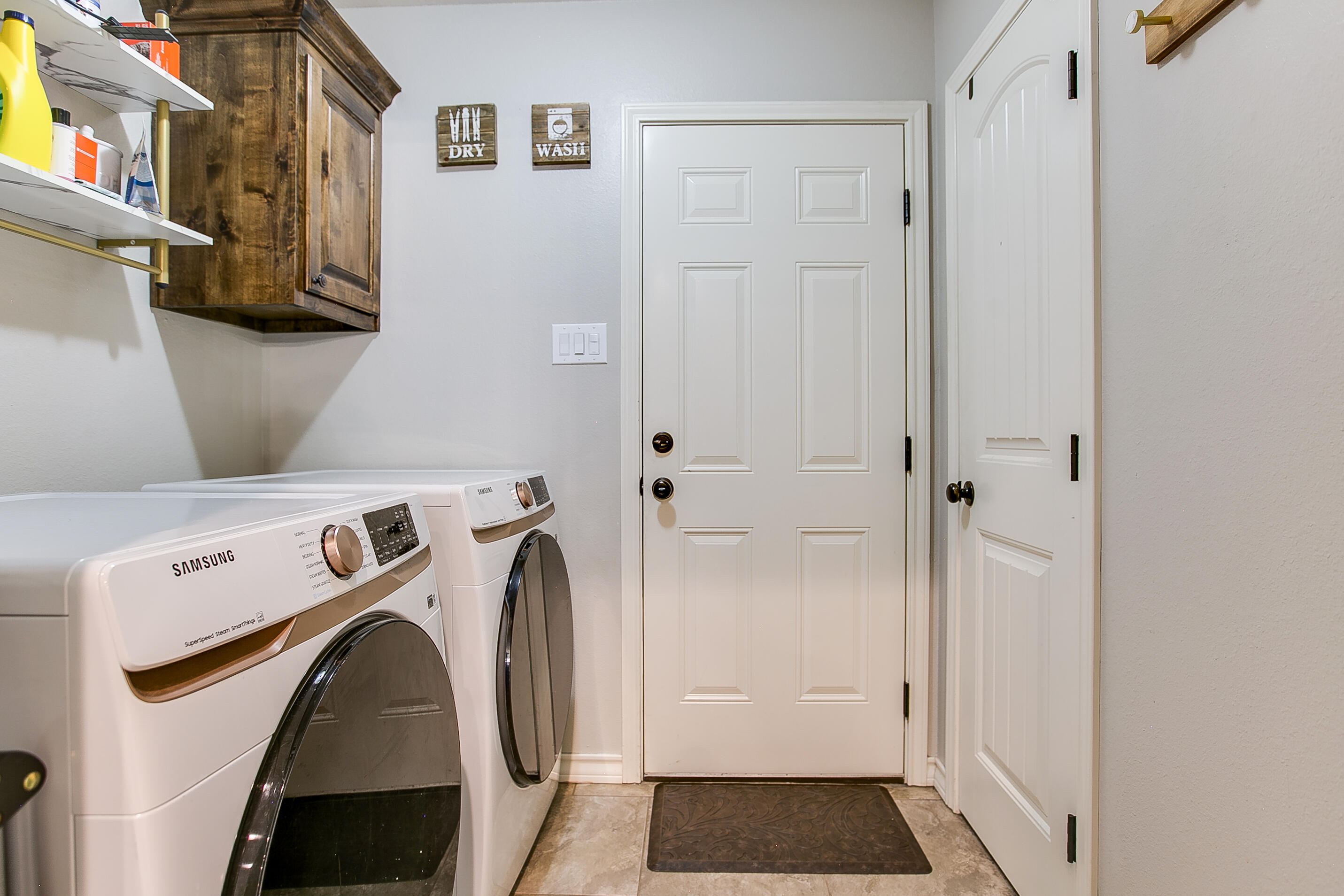 4189 Huntleigh Drive Property Photo 17
