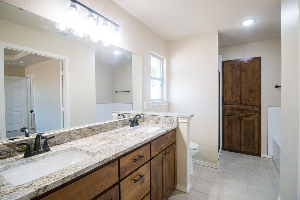 5405 Coral Way Property Photo 7