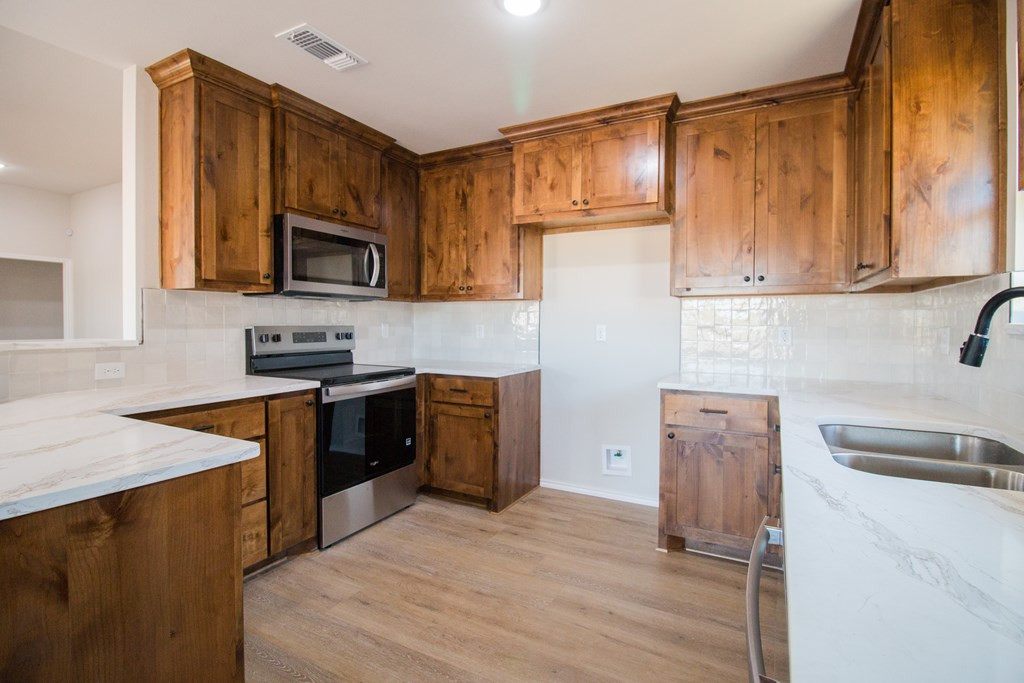 5409 Coral Way Property Photo 9