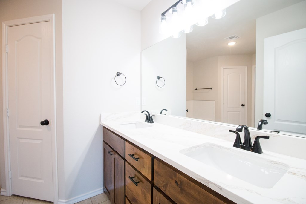 5409 Coral Way Property Photo 12