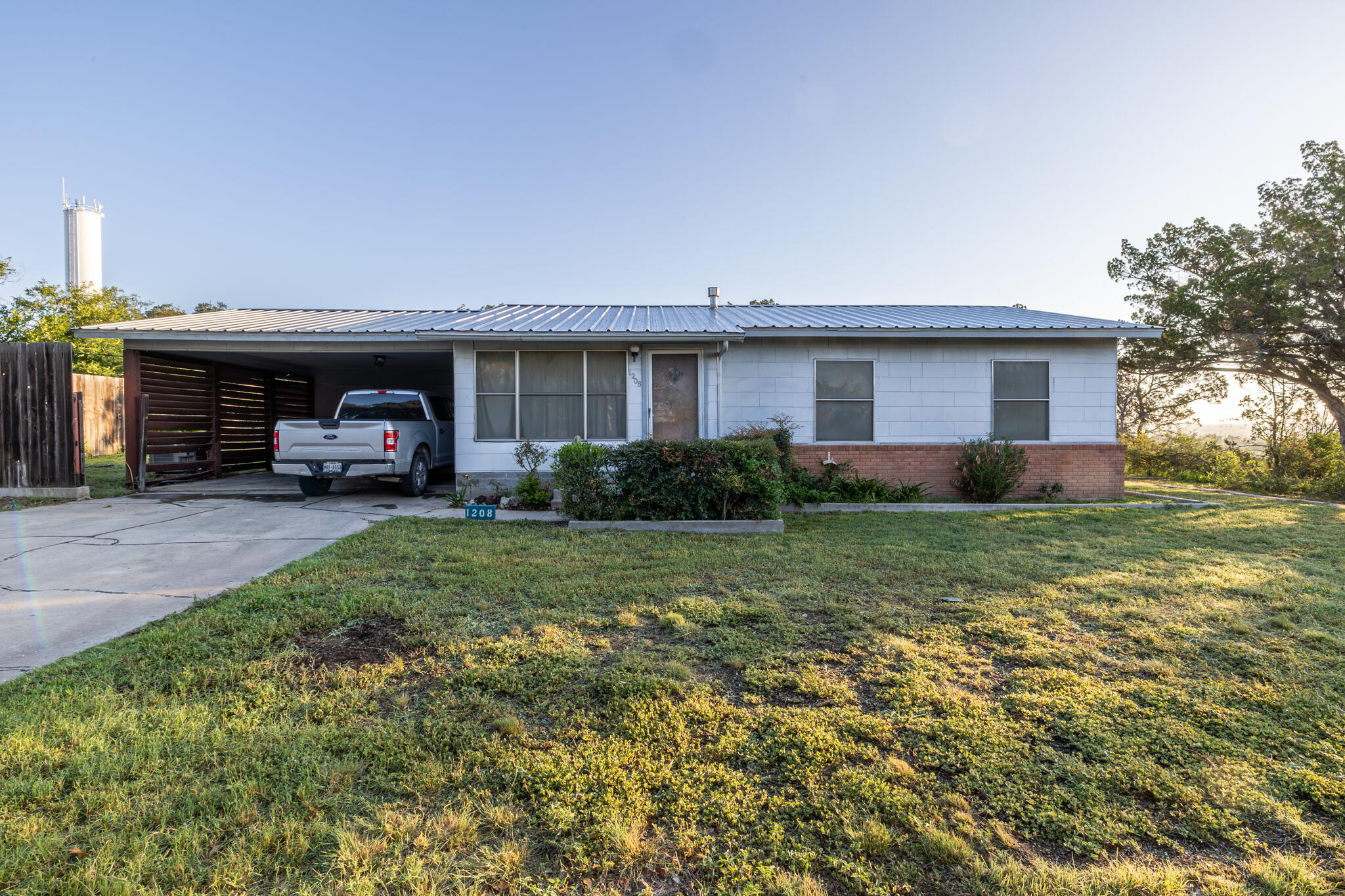 1208 Beall Street Property Photo 1