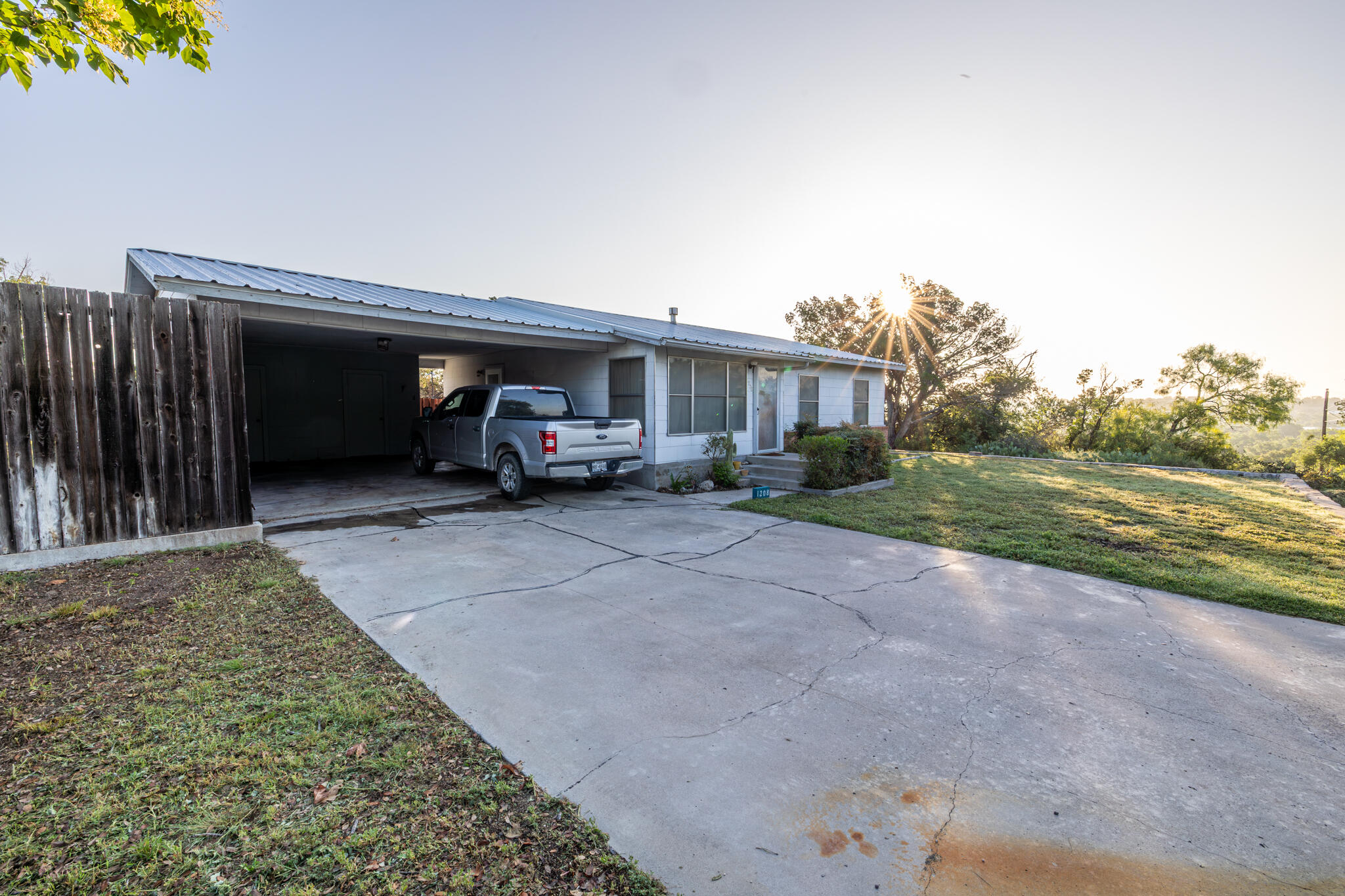1208 Beall Street Property Photo 3