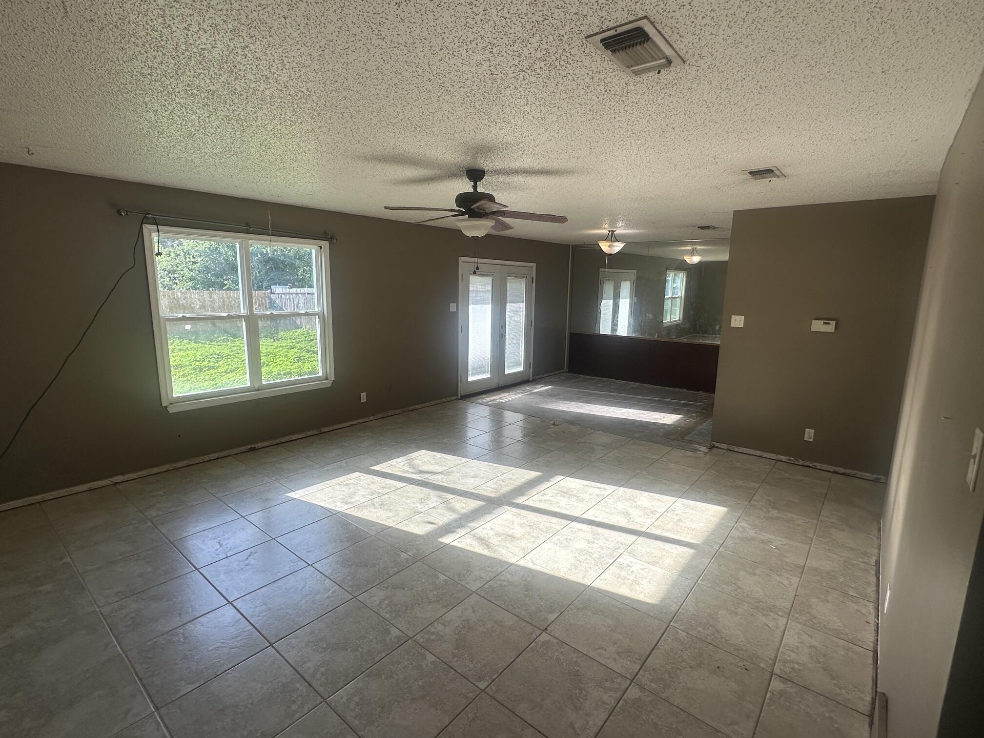 1606 Linda Lee Drive Property Photo 2