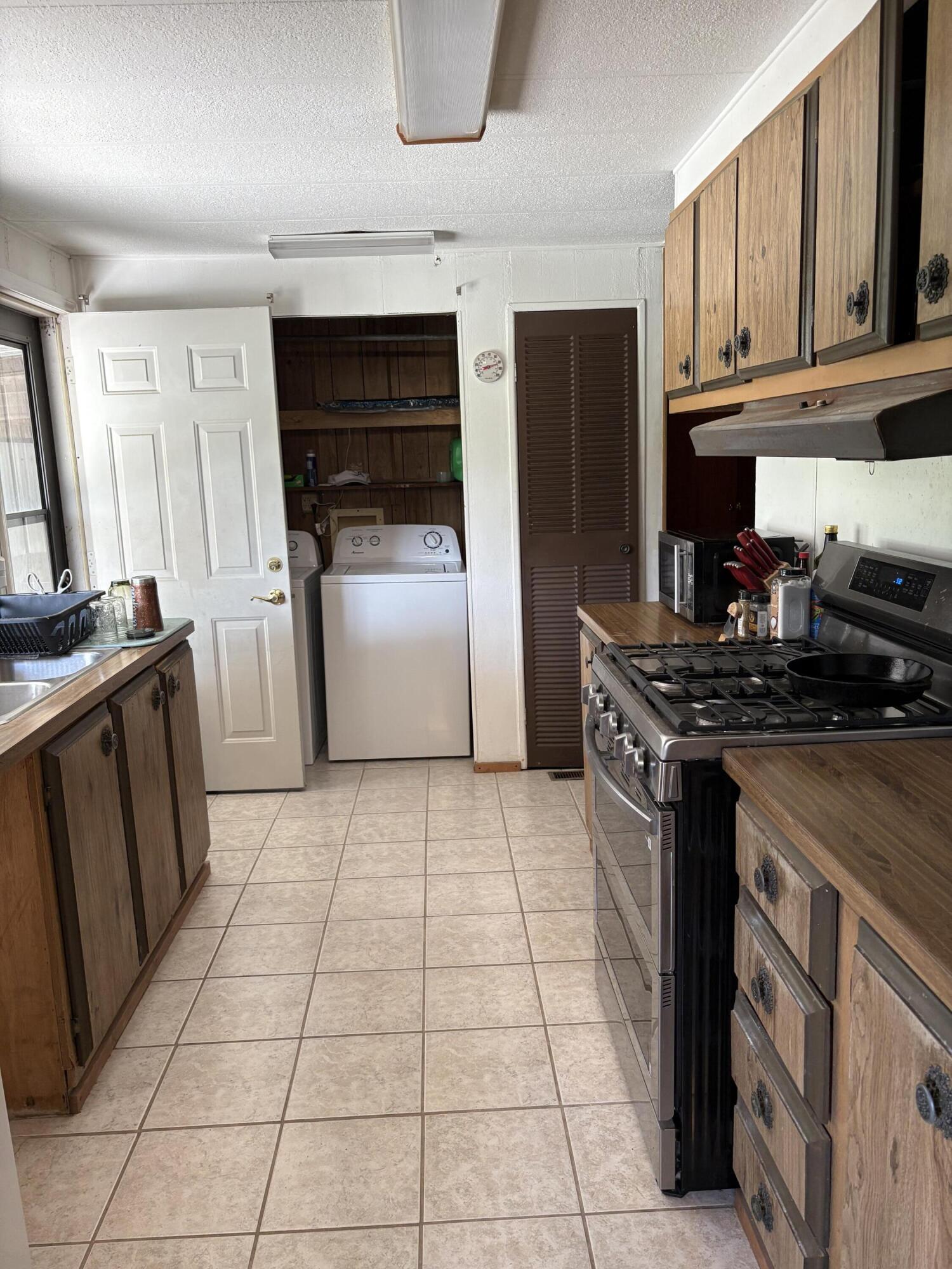 1294 W Moss Street Property Photo 15