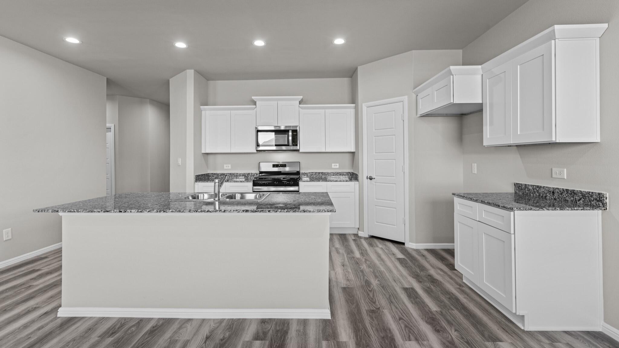 5073 Royal Oak Drive Property Photo 3