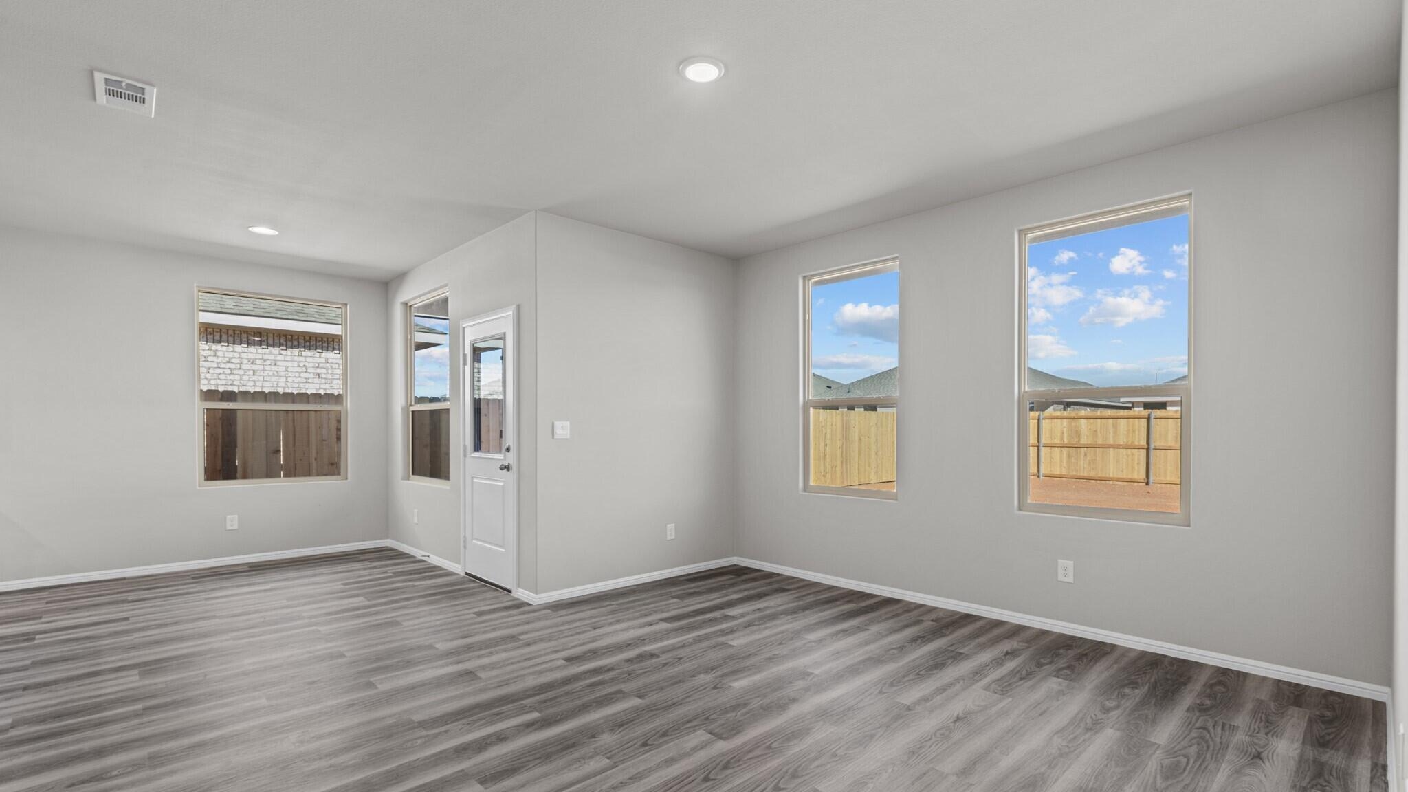 5073 Royal Oak Drive Property Photo 4