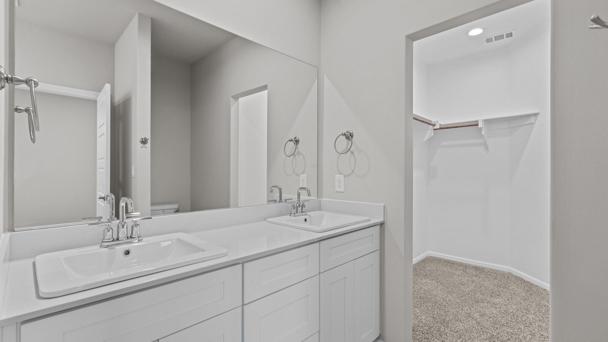 5073 Royal Oak Drive Property Photo 6