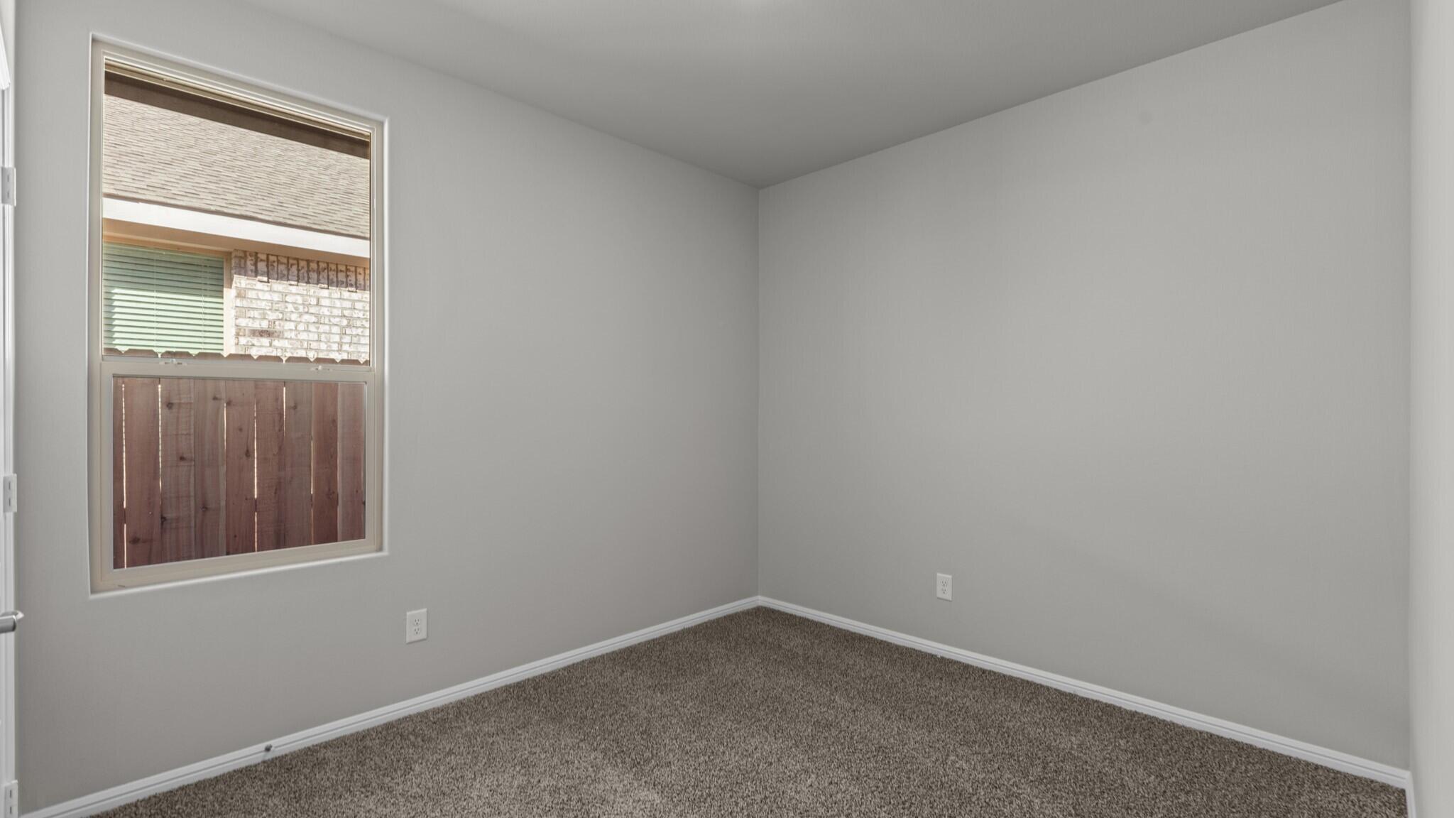 5073 Royal Oak Drive Property Photo 8