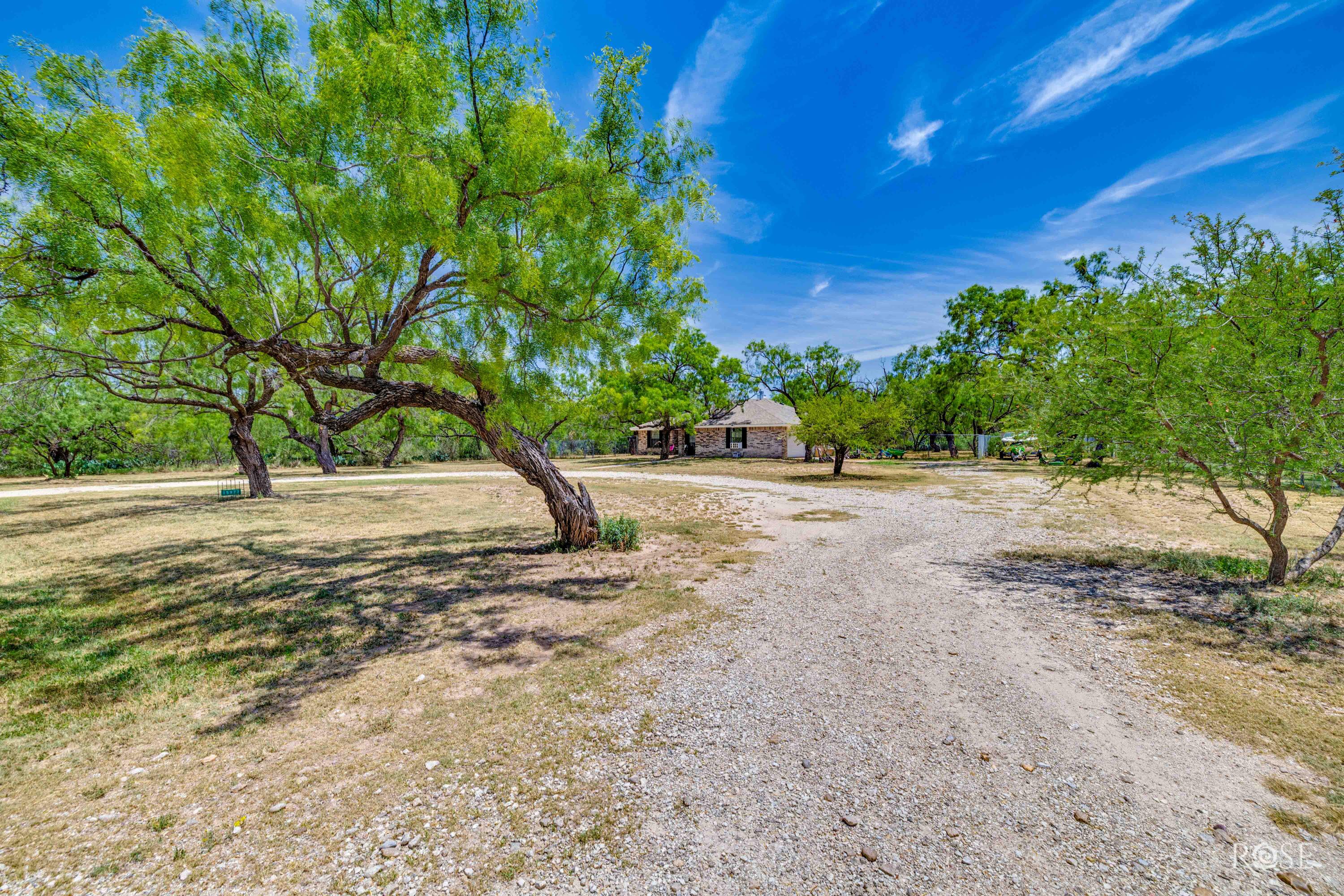 15977 Fitzgerald Drive Property Photo 3