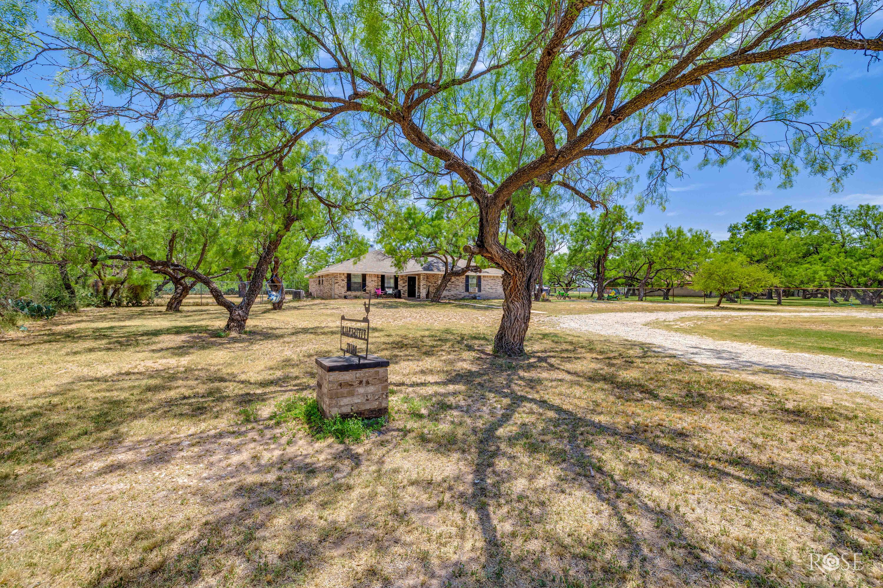 15977 Fitzgerald Drive Property Photo 4