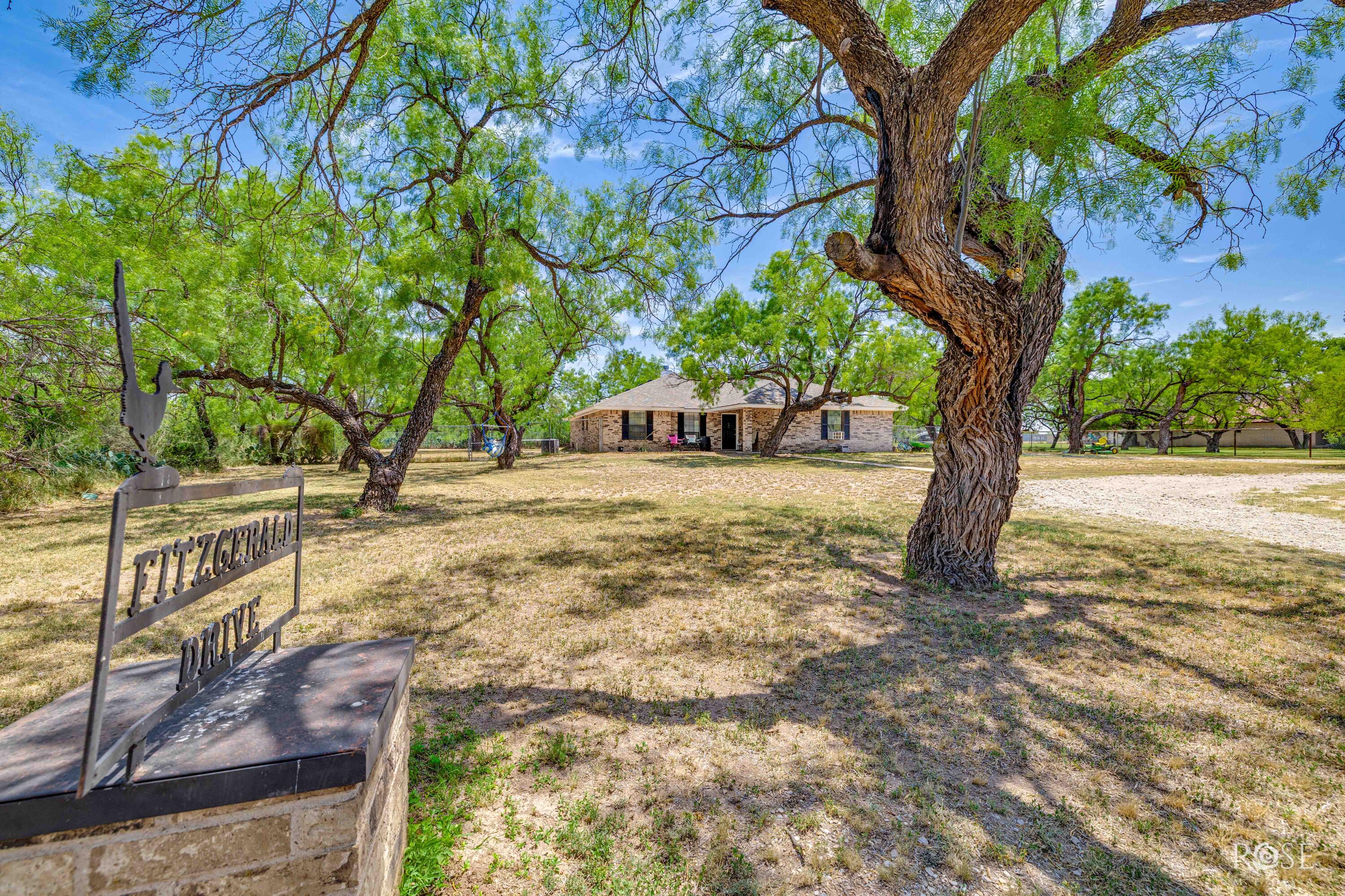 15977 Fitzgerald Drive Property Photo 5
