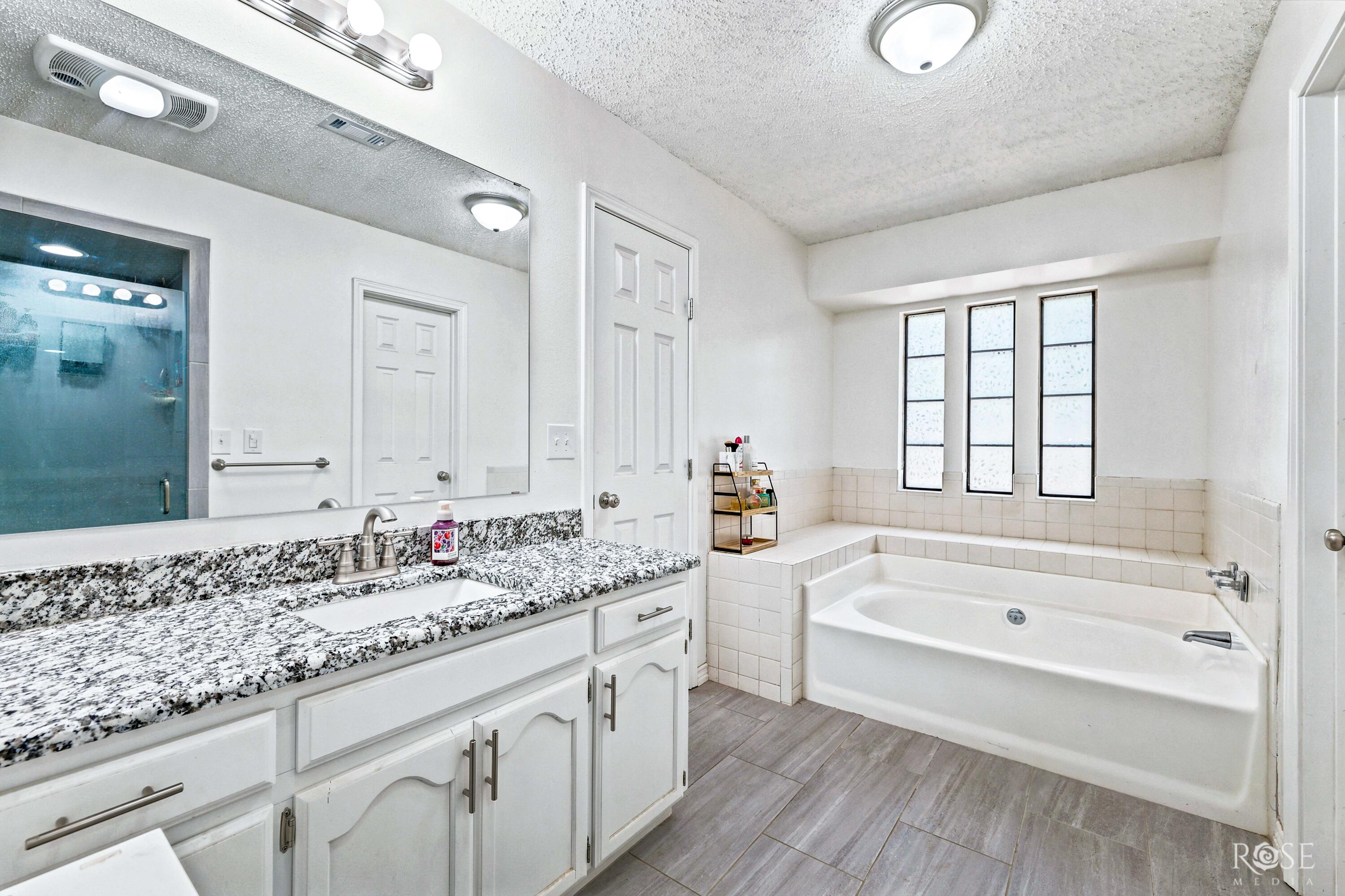 15977 Fitzgerald Drive Property Photo 20