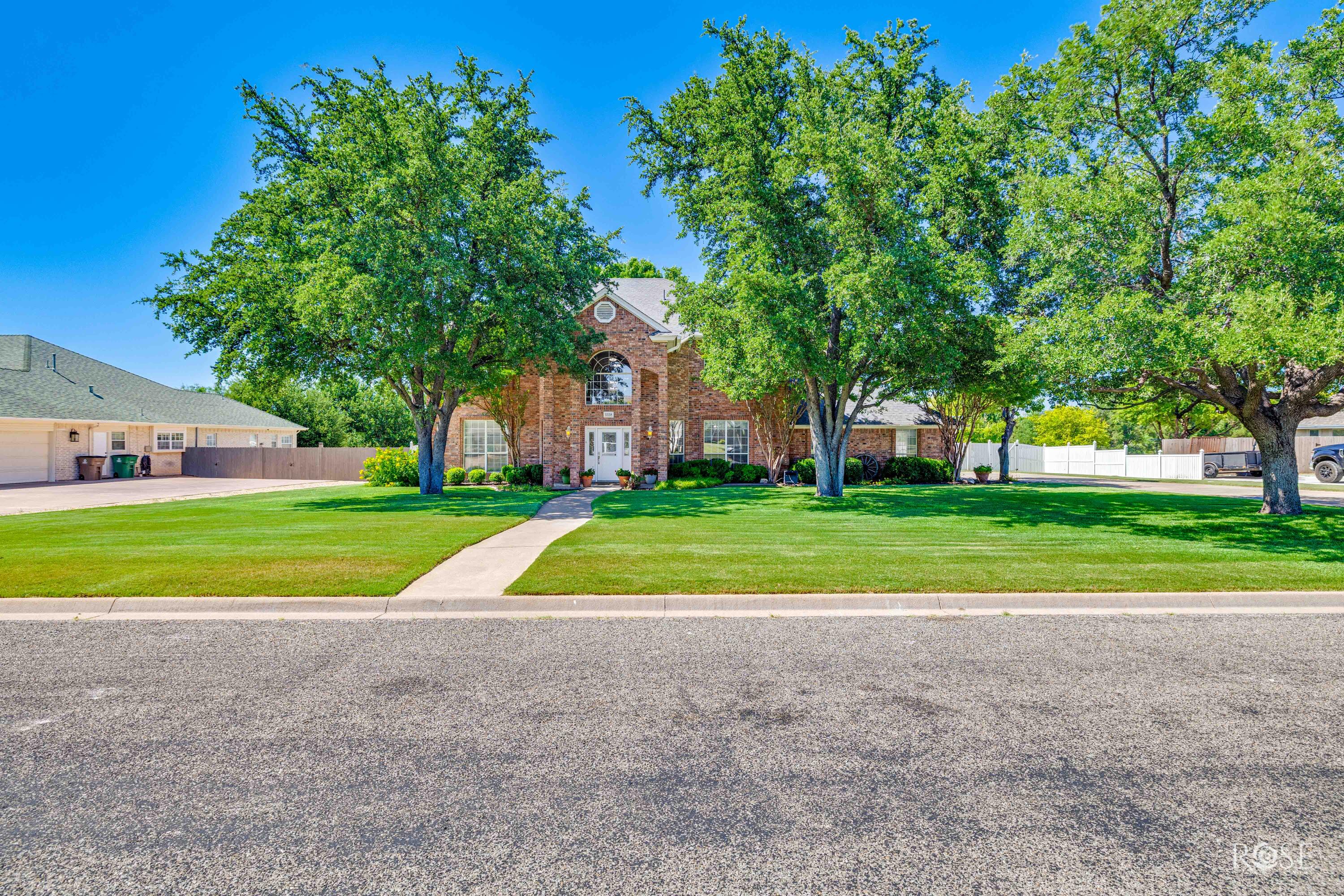 1338 Gleneagles Drive Property Photo 3