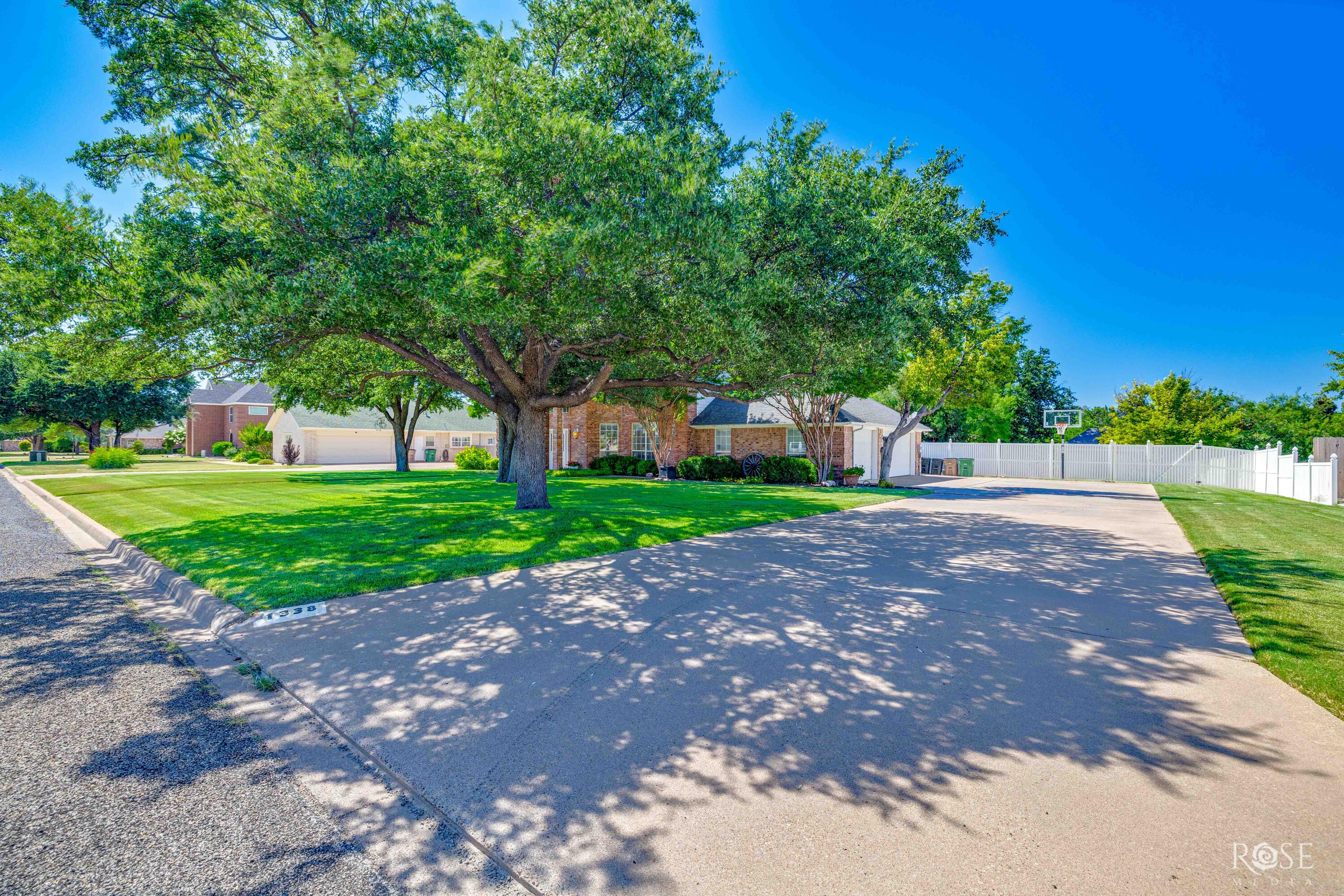 1338 Gleneagles Drive Property Photo 8