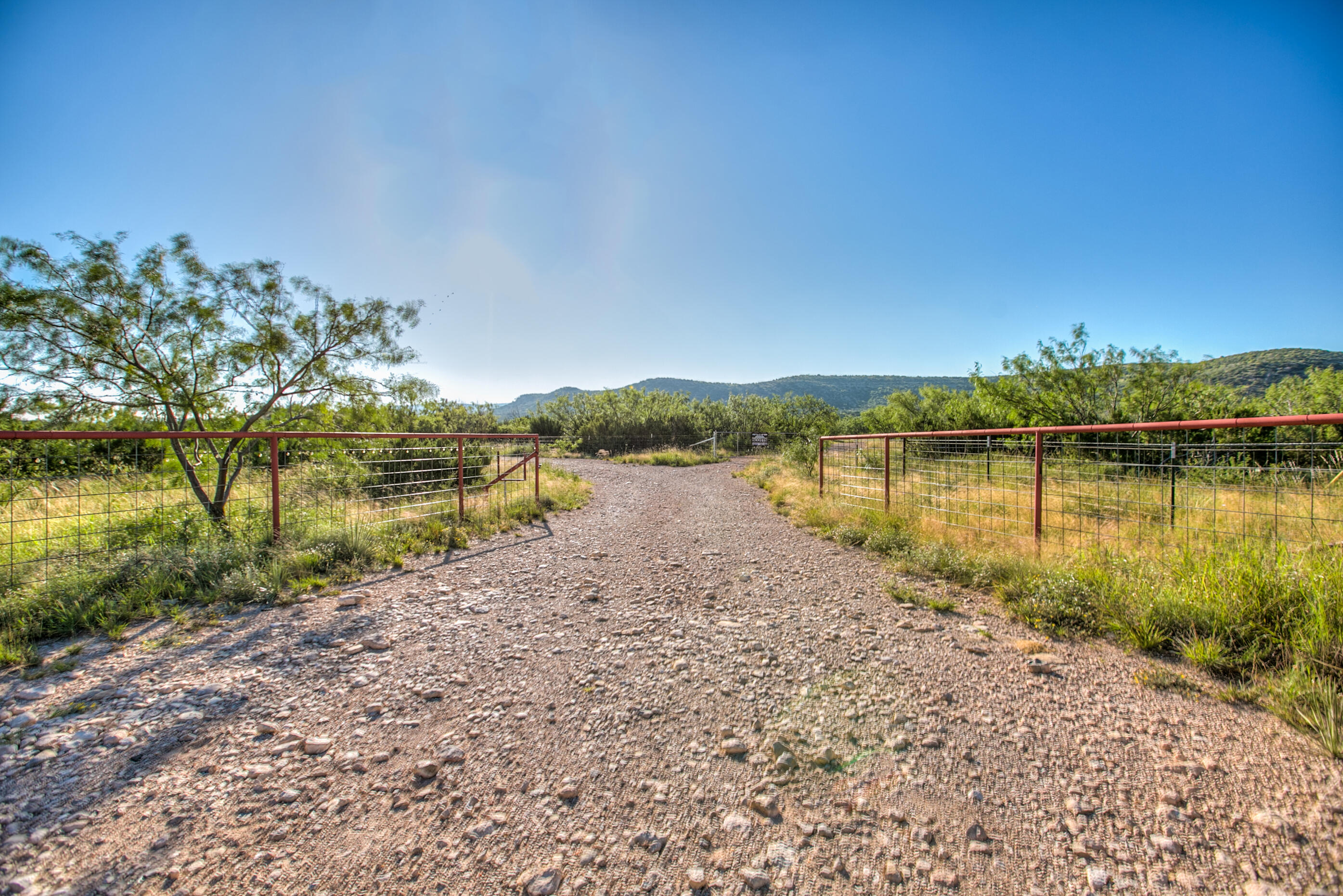 15055 S State Highway 208 Property Photo 1