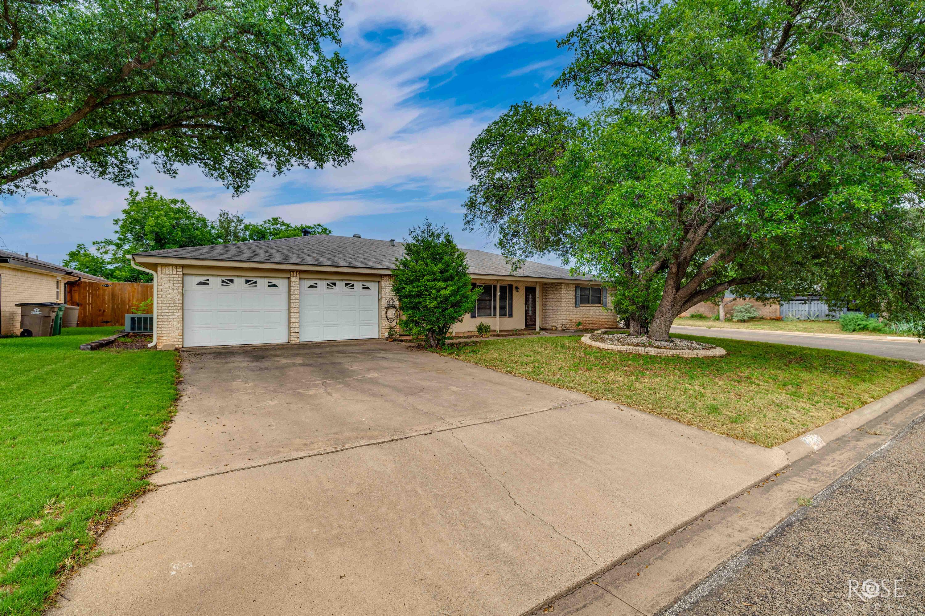 3802 Driftwood Drive Property Photo 3