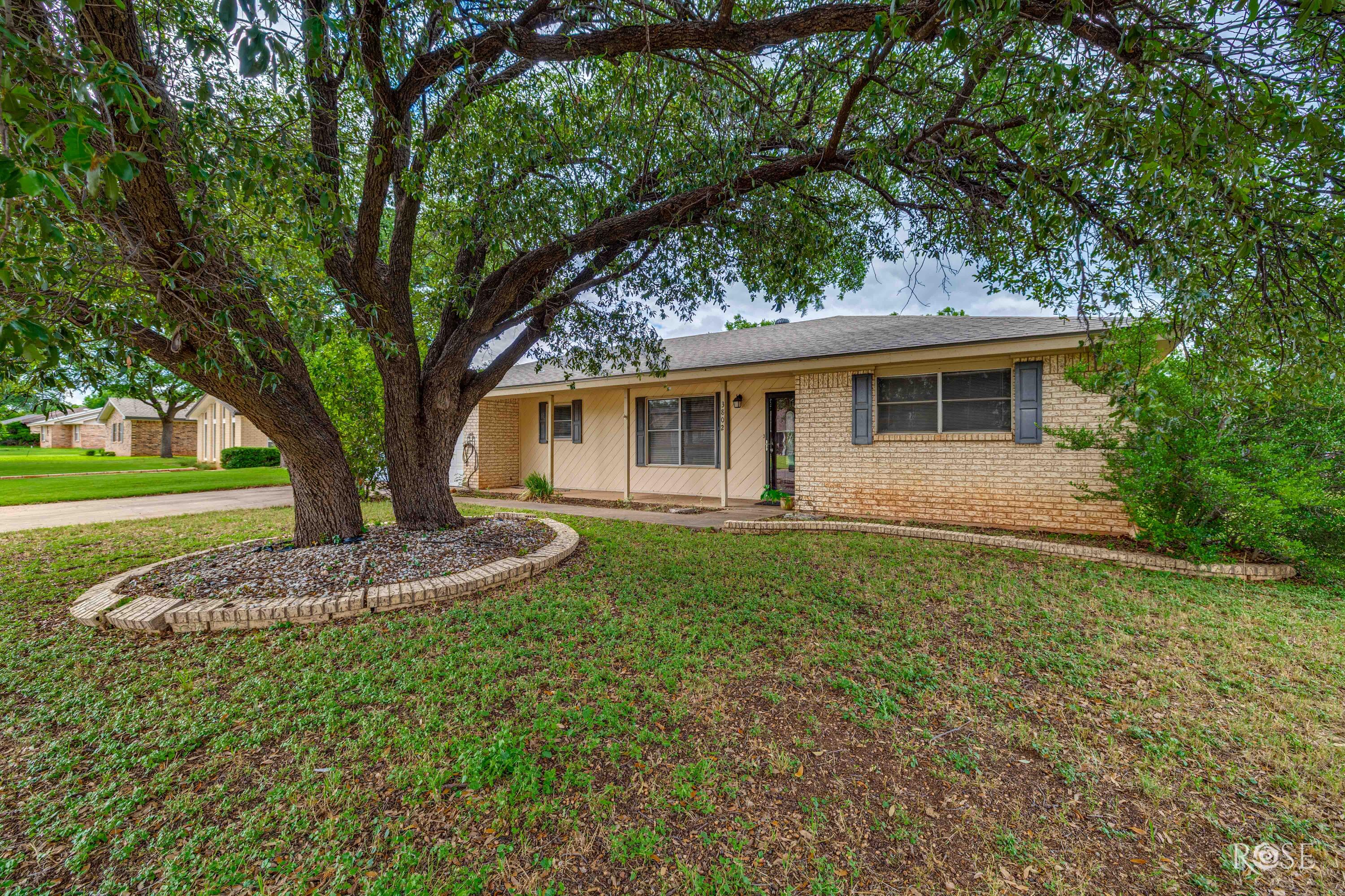 3802 Driftwood Drive Property Photo 5