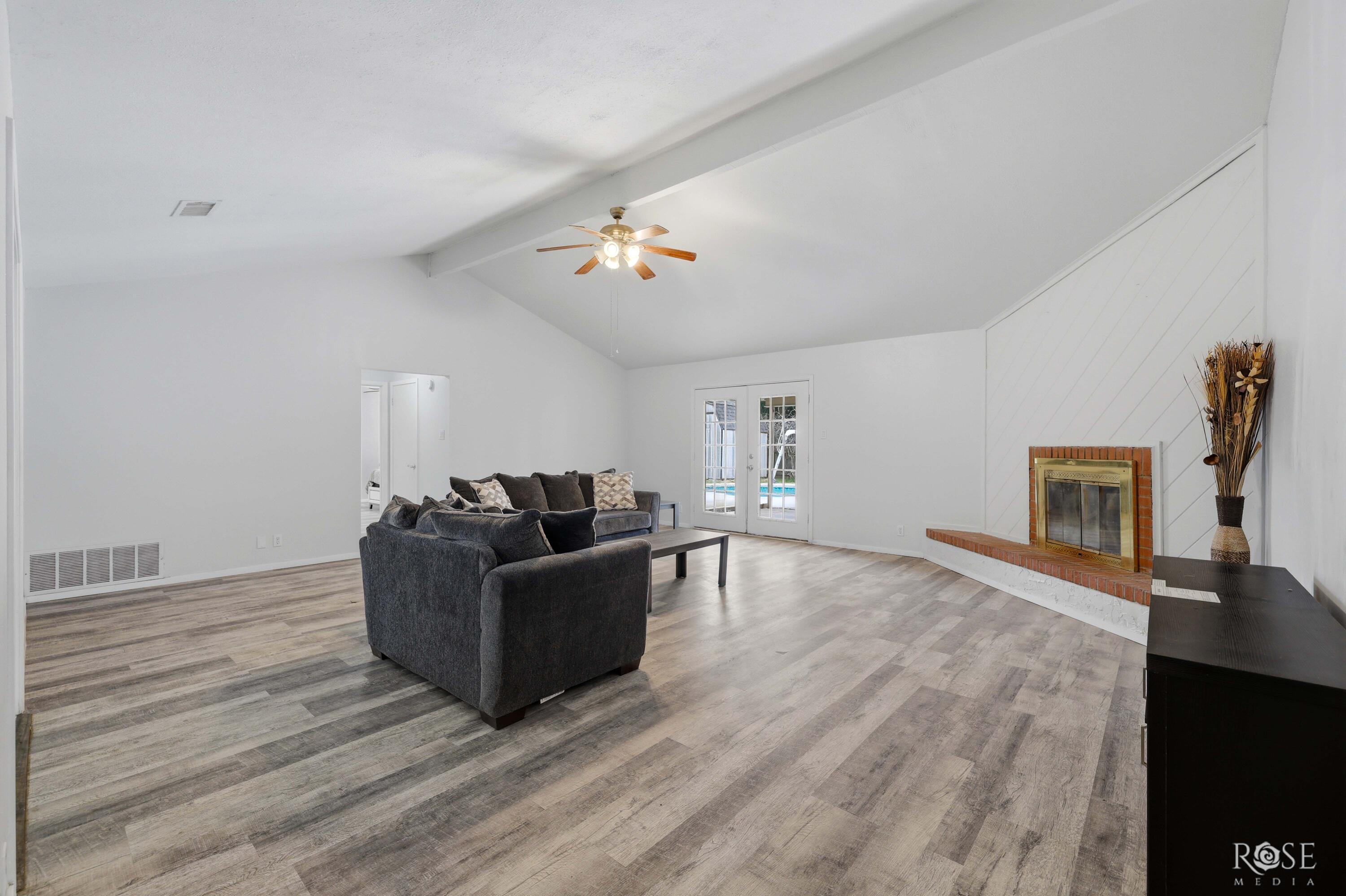 3802 Driftwood Drive Property Photo 7