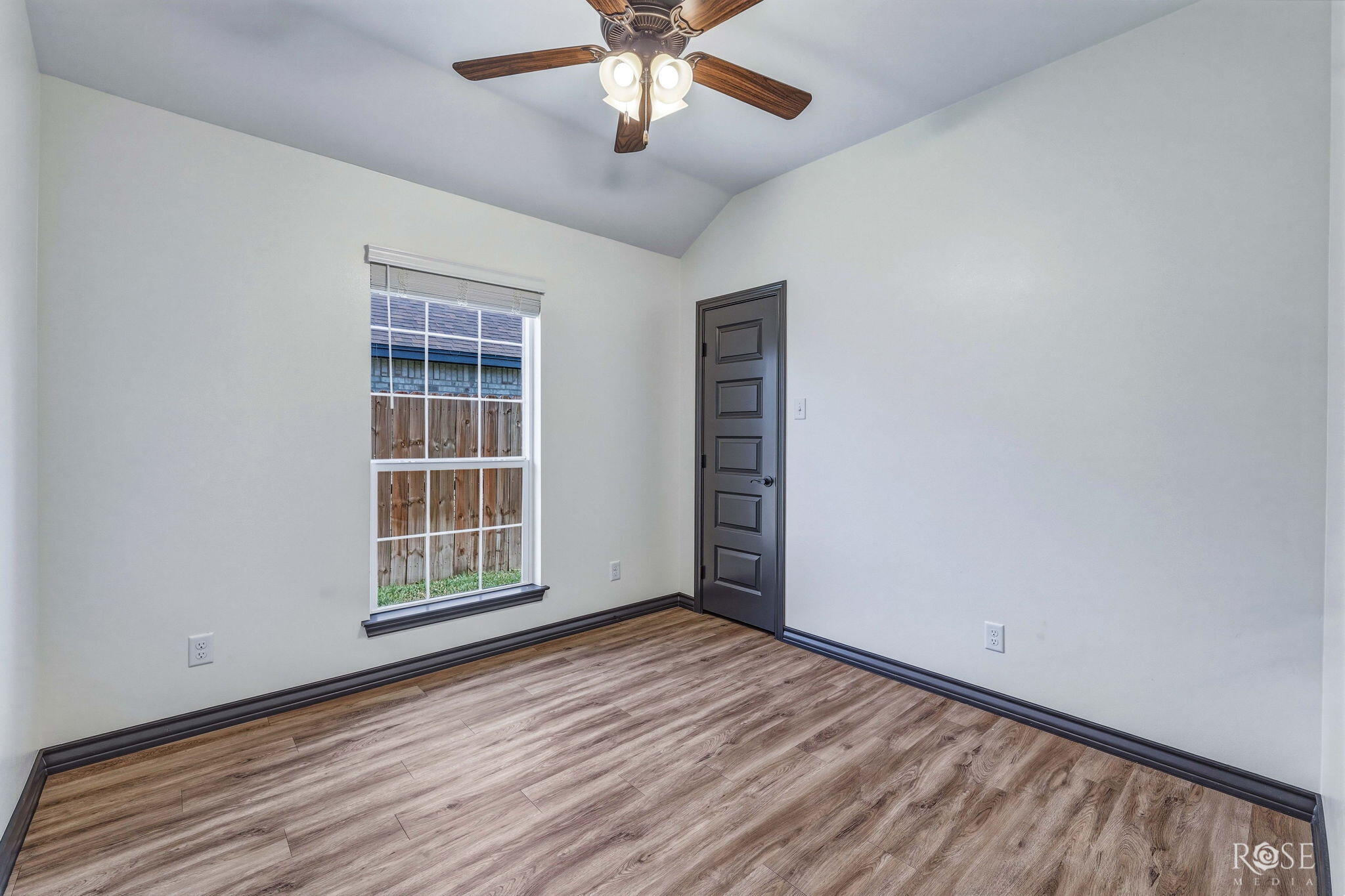 1913 Lamplighter Lane Property Photo 26