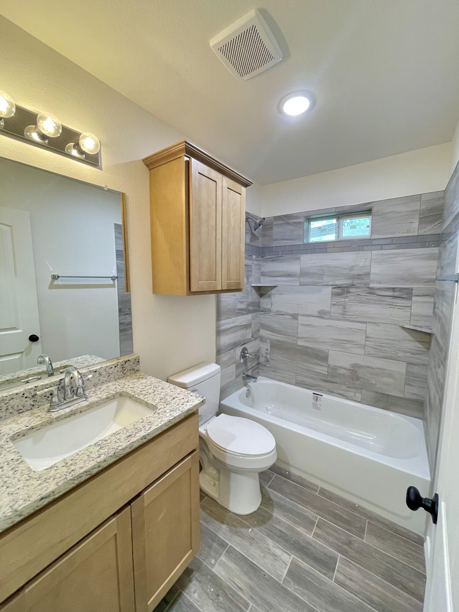 3806 Crockett Street Property Photo 5