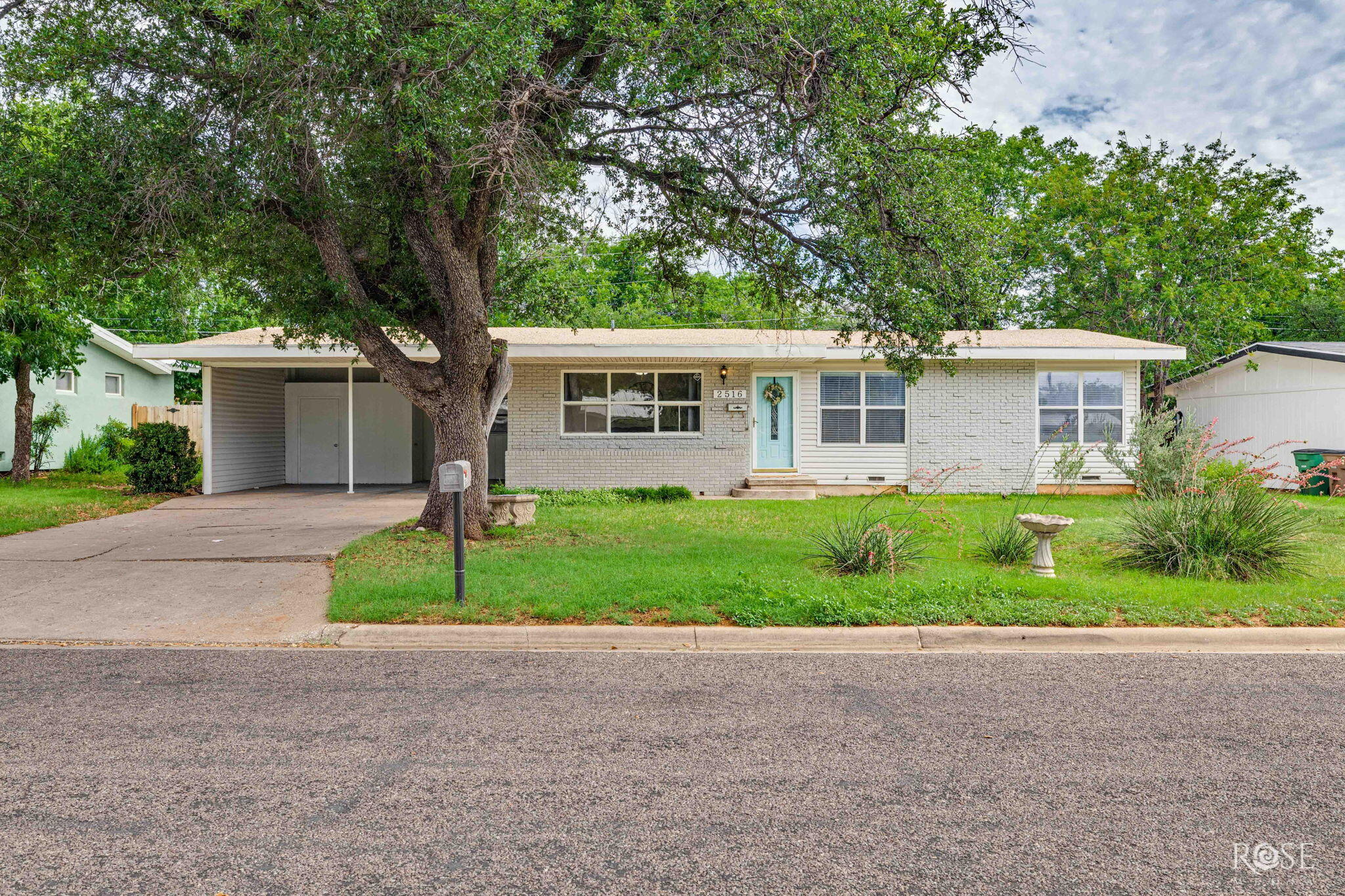 2516 University Avenue Property Photo 1