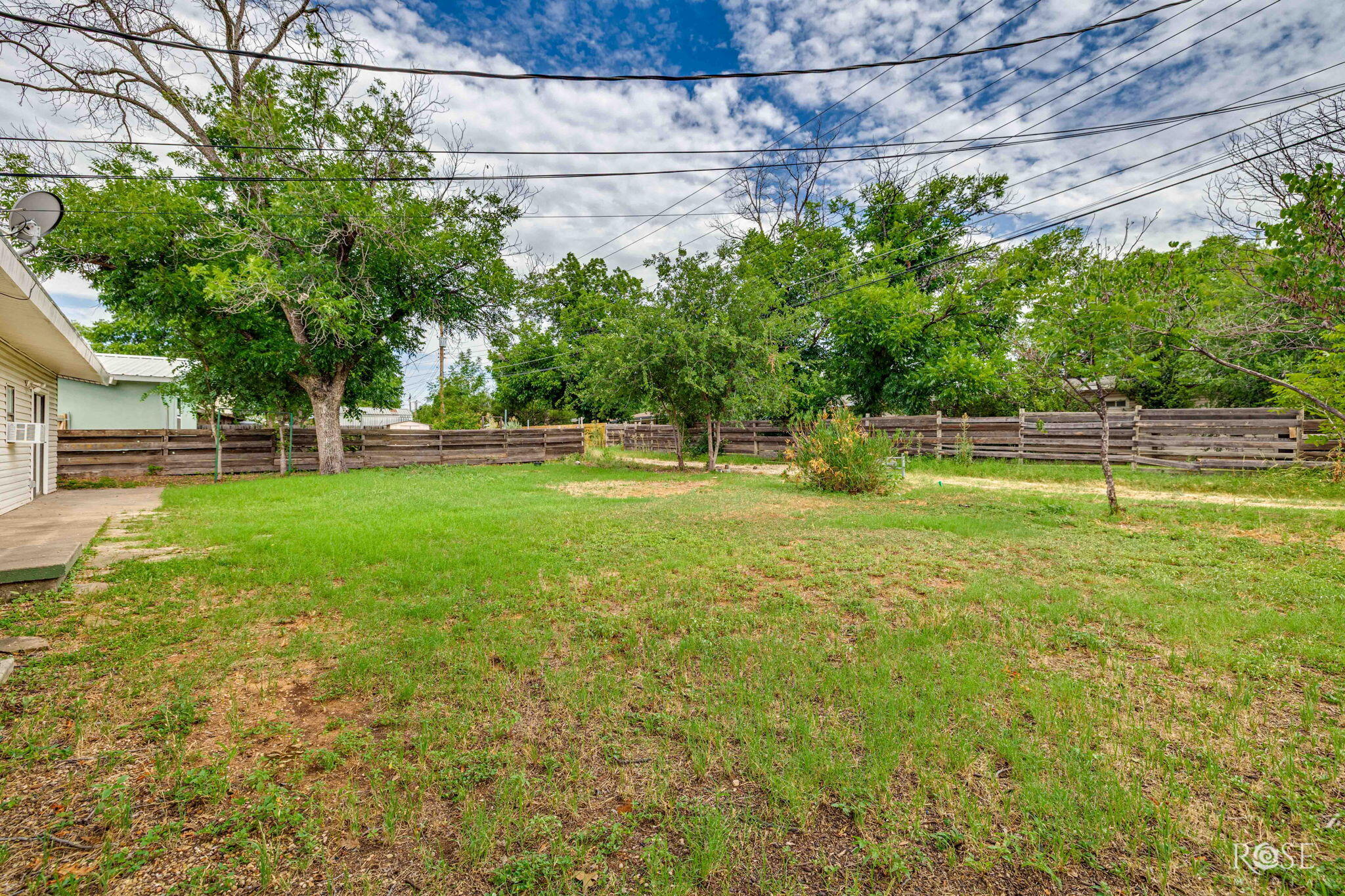 2516 University Avenue Property Photo 23