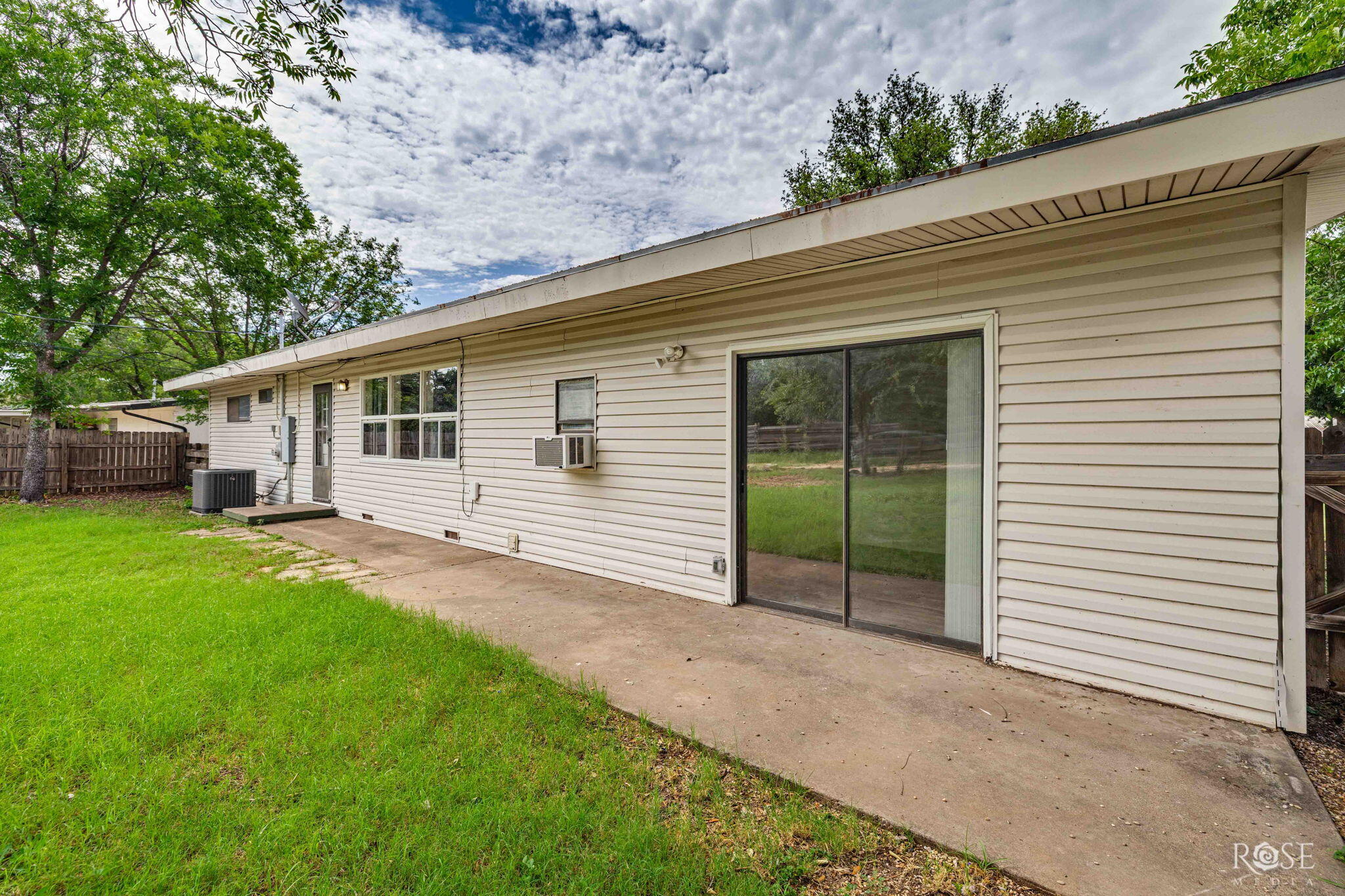 2516 University Avenue Property Photo 24