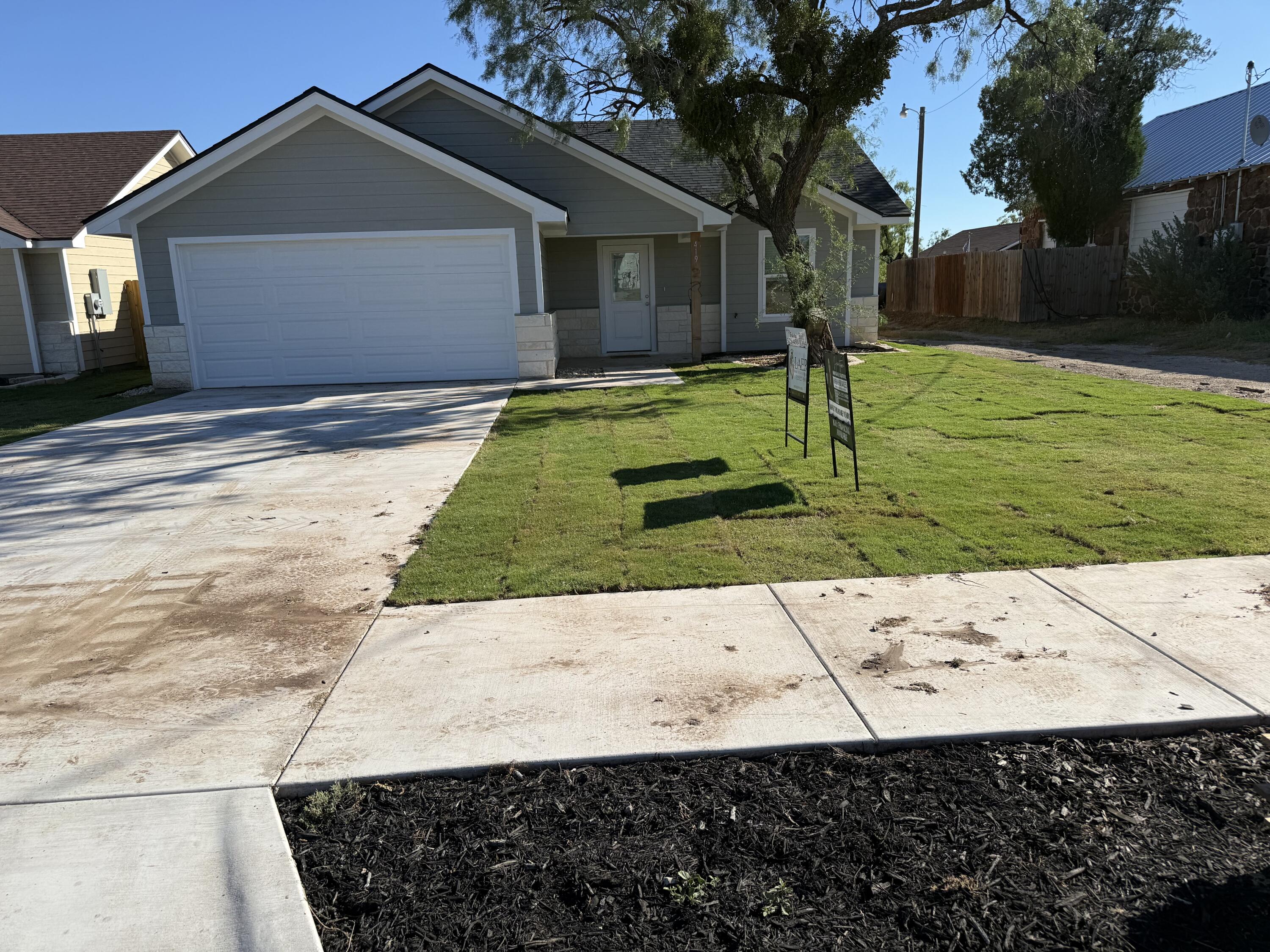 419 E Harris Avenue Property Photo 1