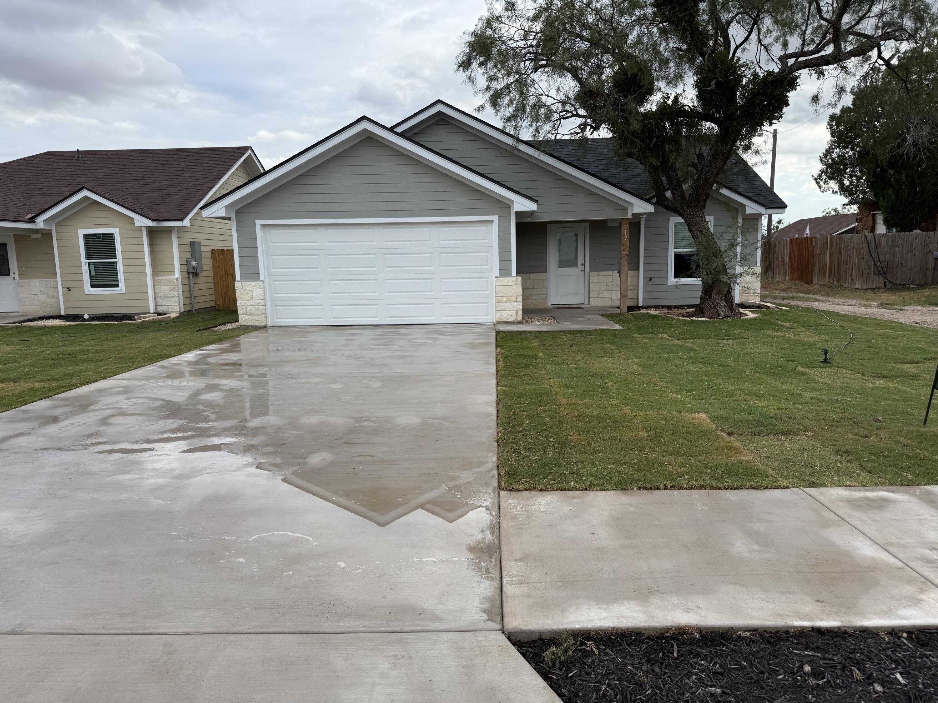 419 E Harris Avenue Property Photo 1
