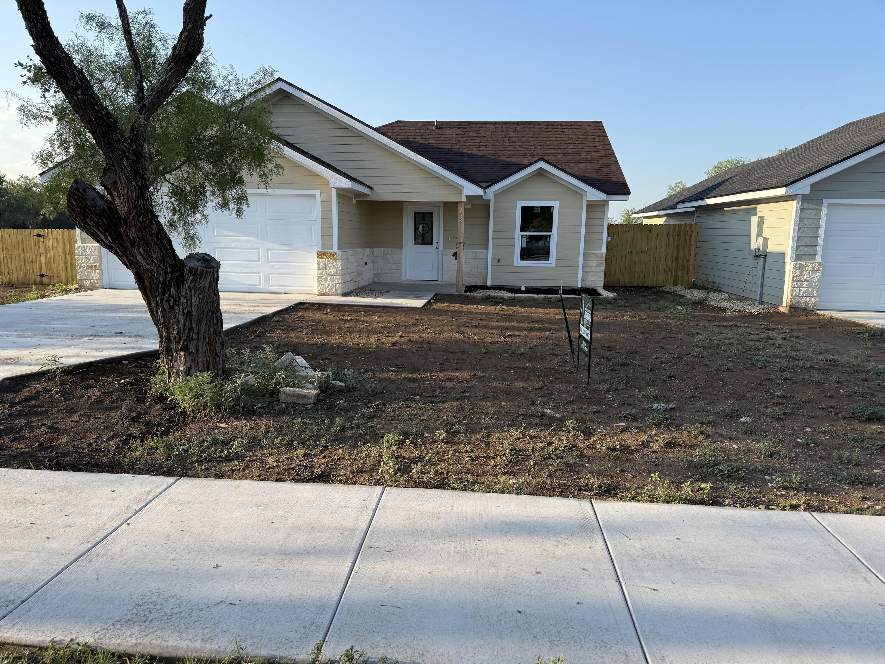 423 E Harris Avenue Property Photo 1