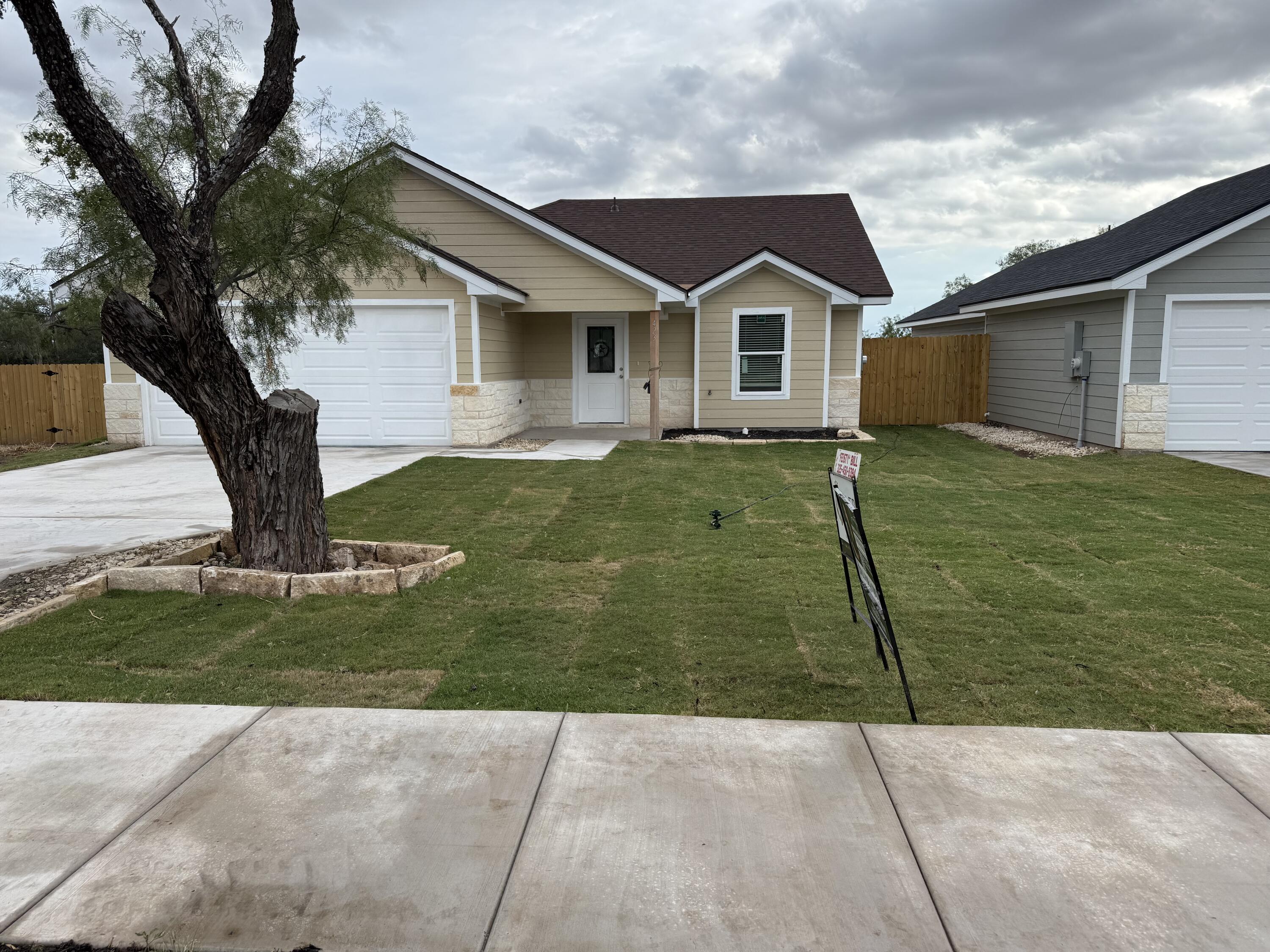 423 E Harris Avenue Property Photo 1