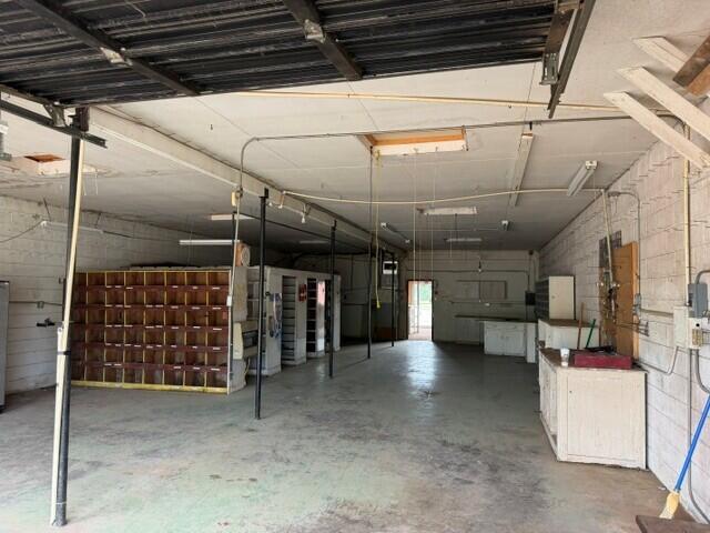 305 E 19th Street Property Photo 8