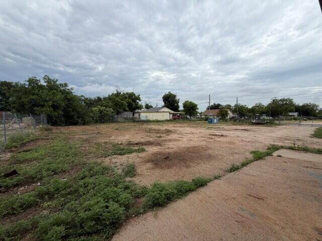 305 E 19th Street Property Photo 11
