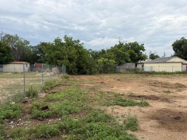 305 E 19th Street Property Photo 12