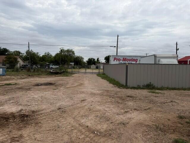 305 E 19th Street Property Photo 14