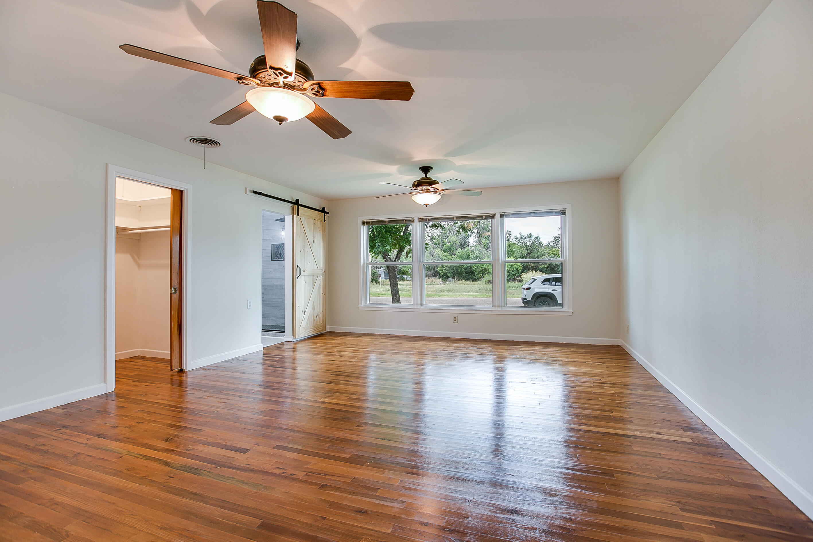 323 S State Street Property Photo 5