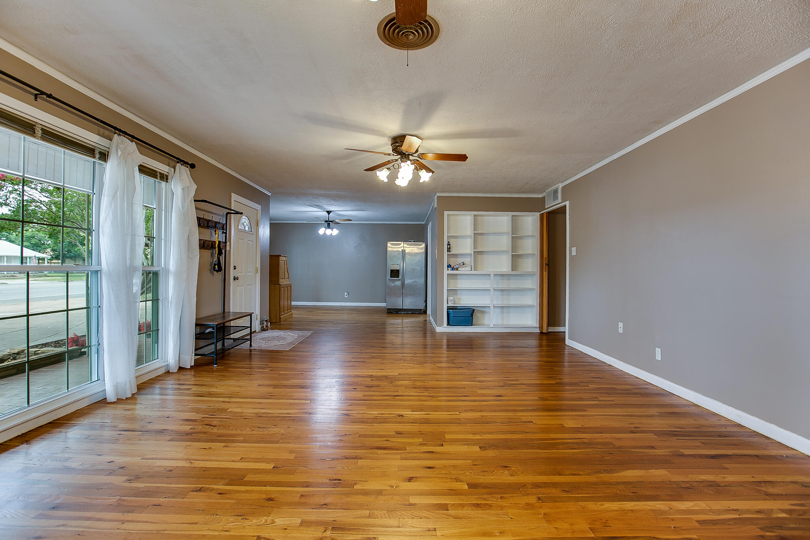 323 S State Street Property Photo 6