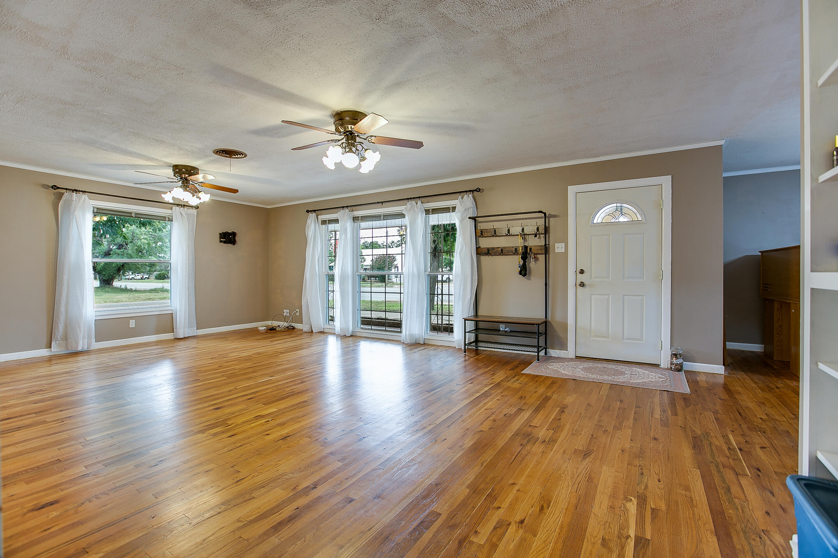 323 S State Street Property Photo 7