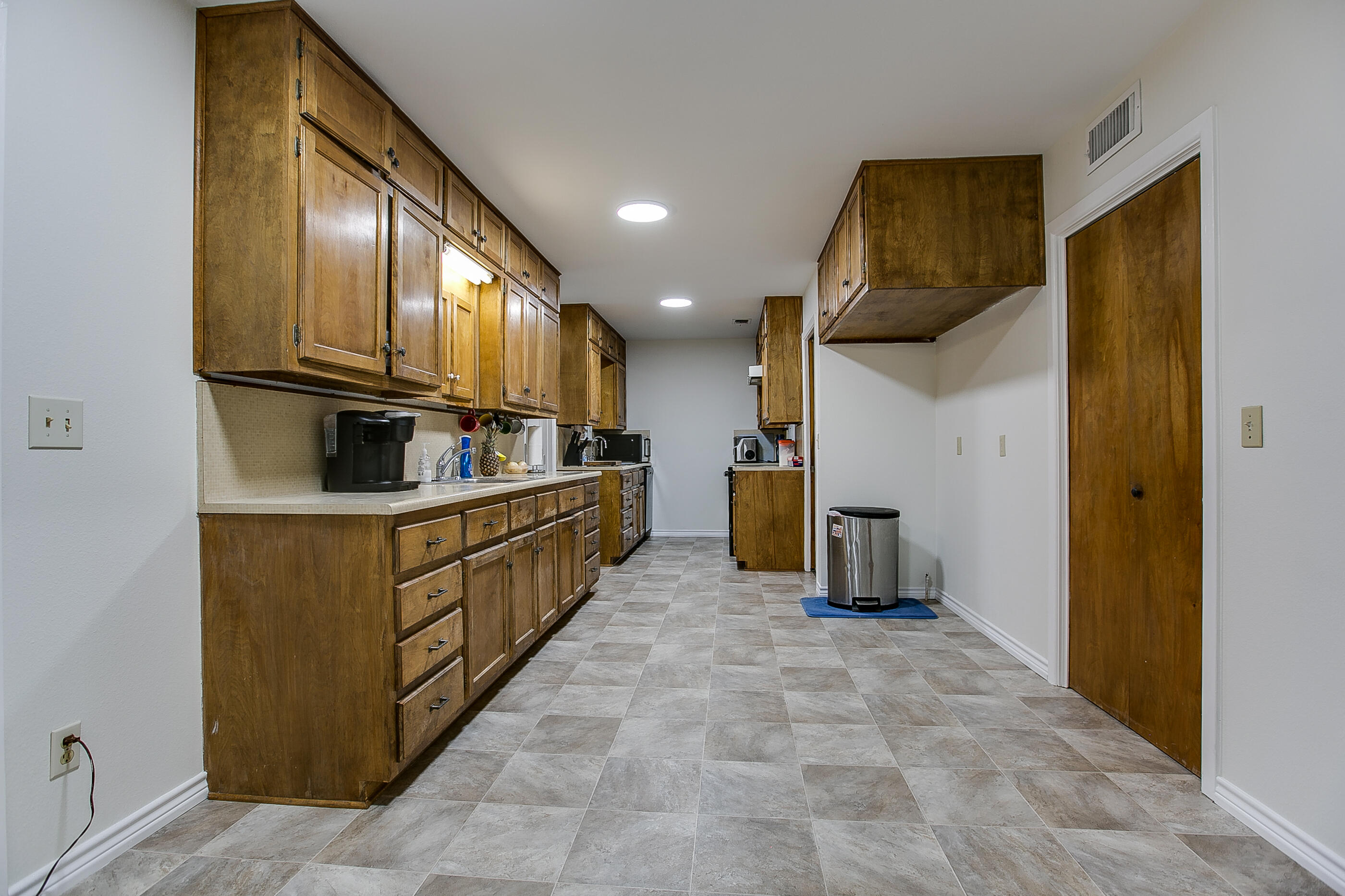 323 S State Street Property Photo 9