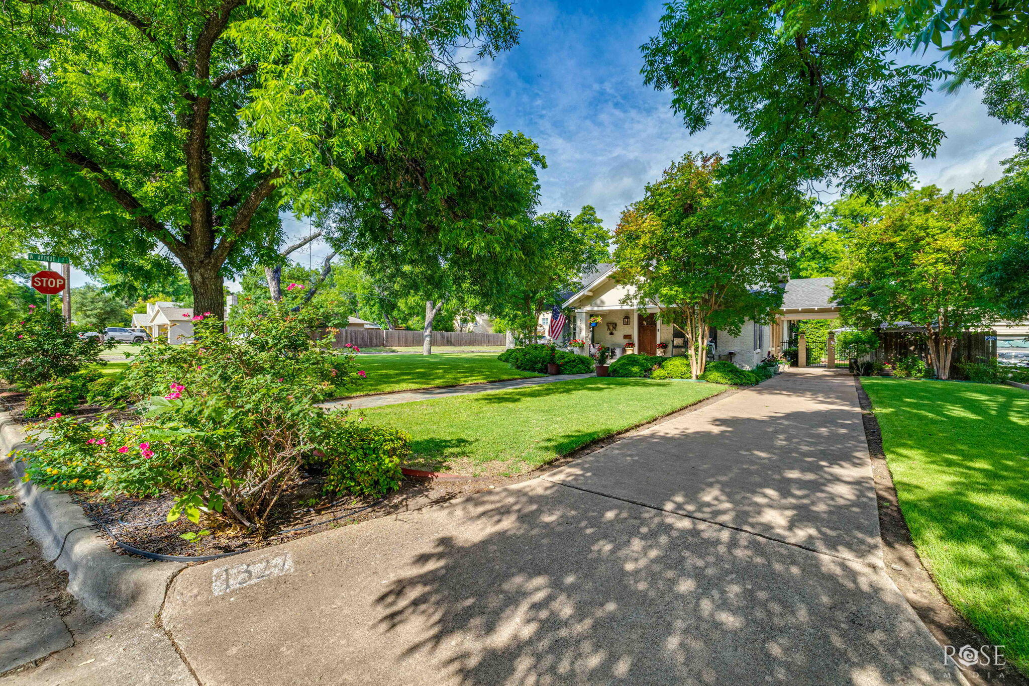 1327 Mackenzie Street Property Photo 3