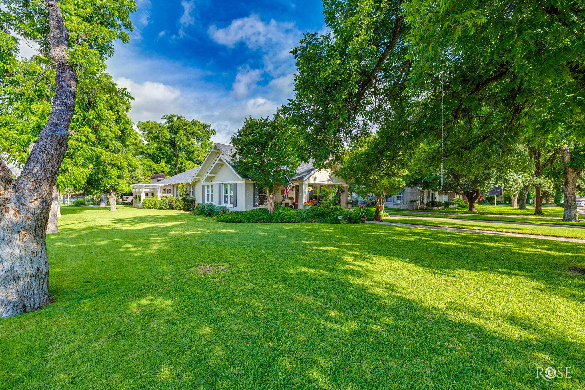 1327 Mackenzie Street Property Photo 4