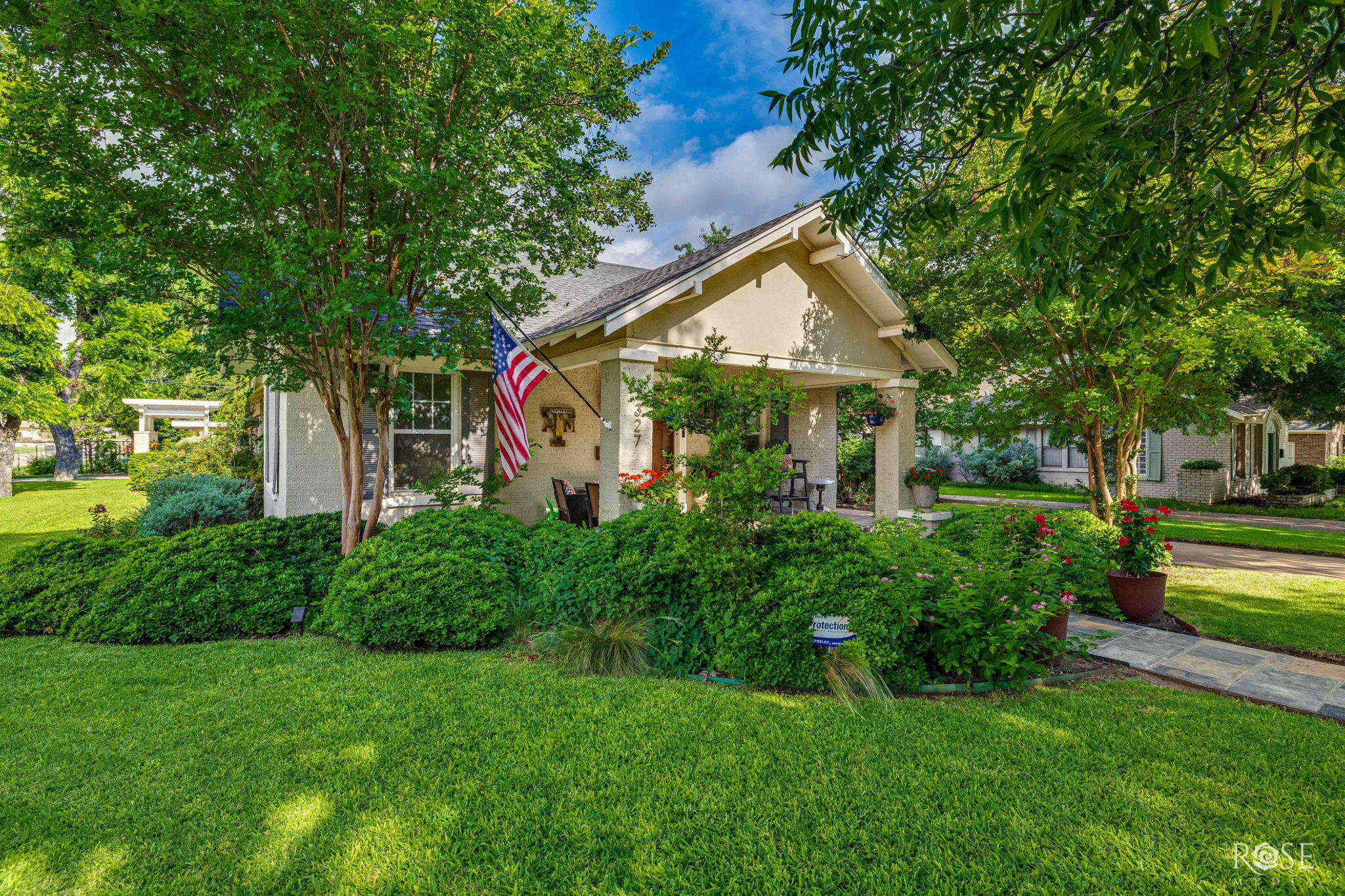 1327 Mackenzie Street Property Photo 6