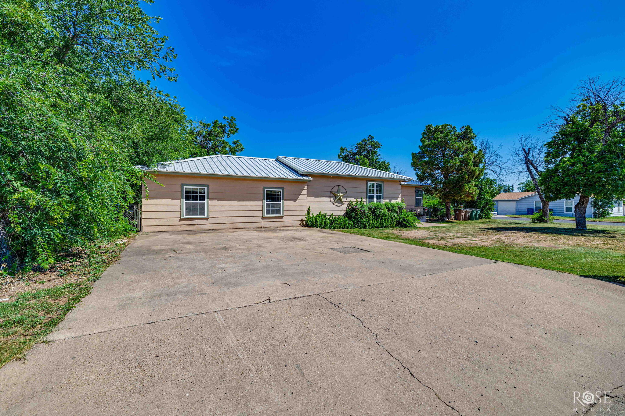 2704 Waco Street Property Photo 2