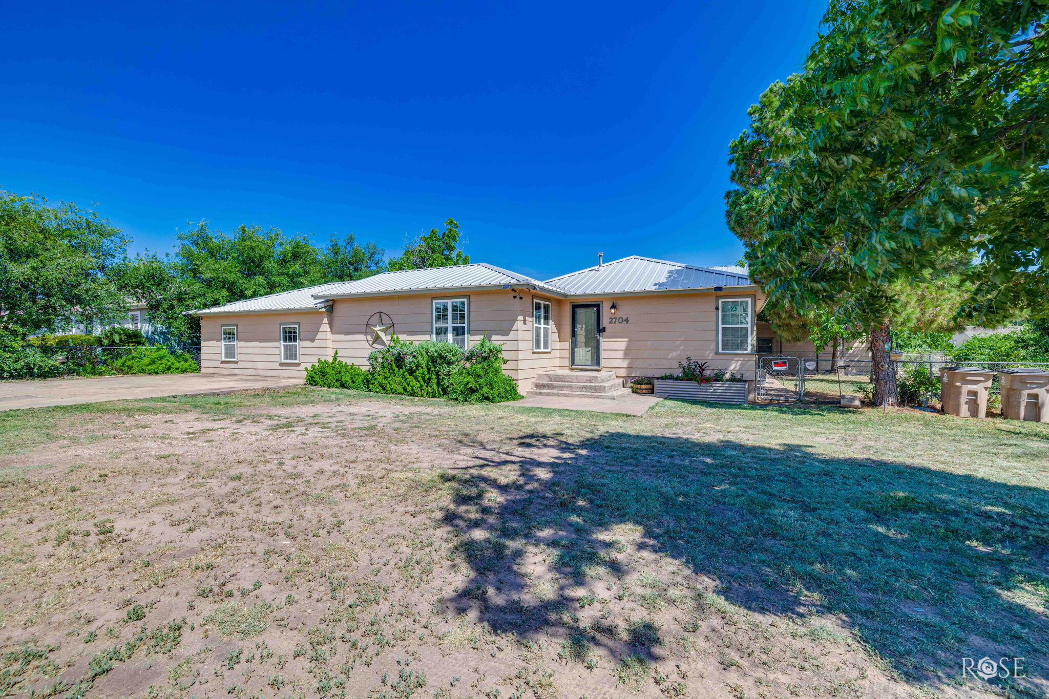 2704 Waco Street Property Photo 3