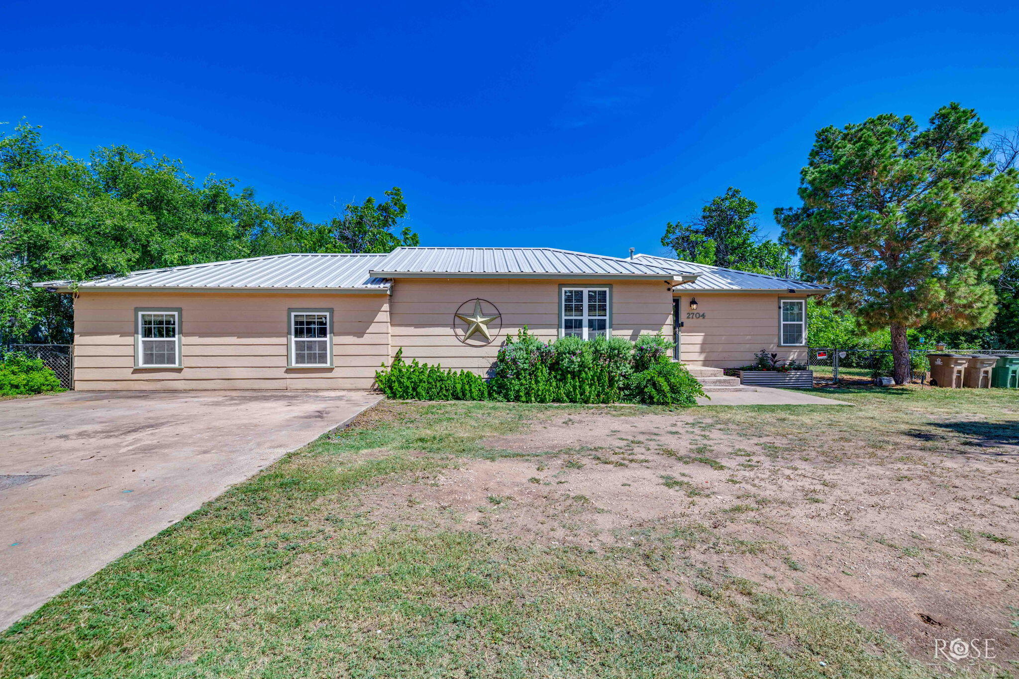 2704 Waco Street Property Photo 4