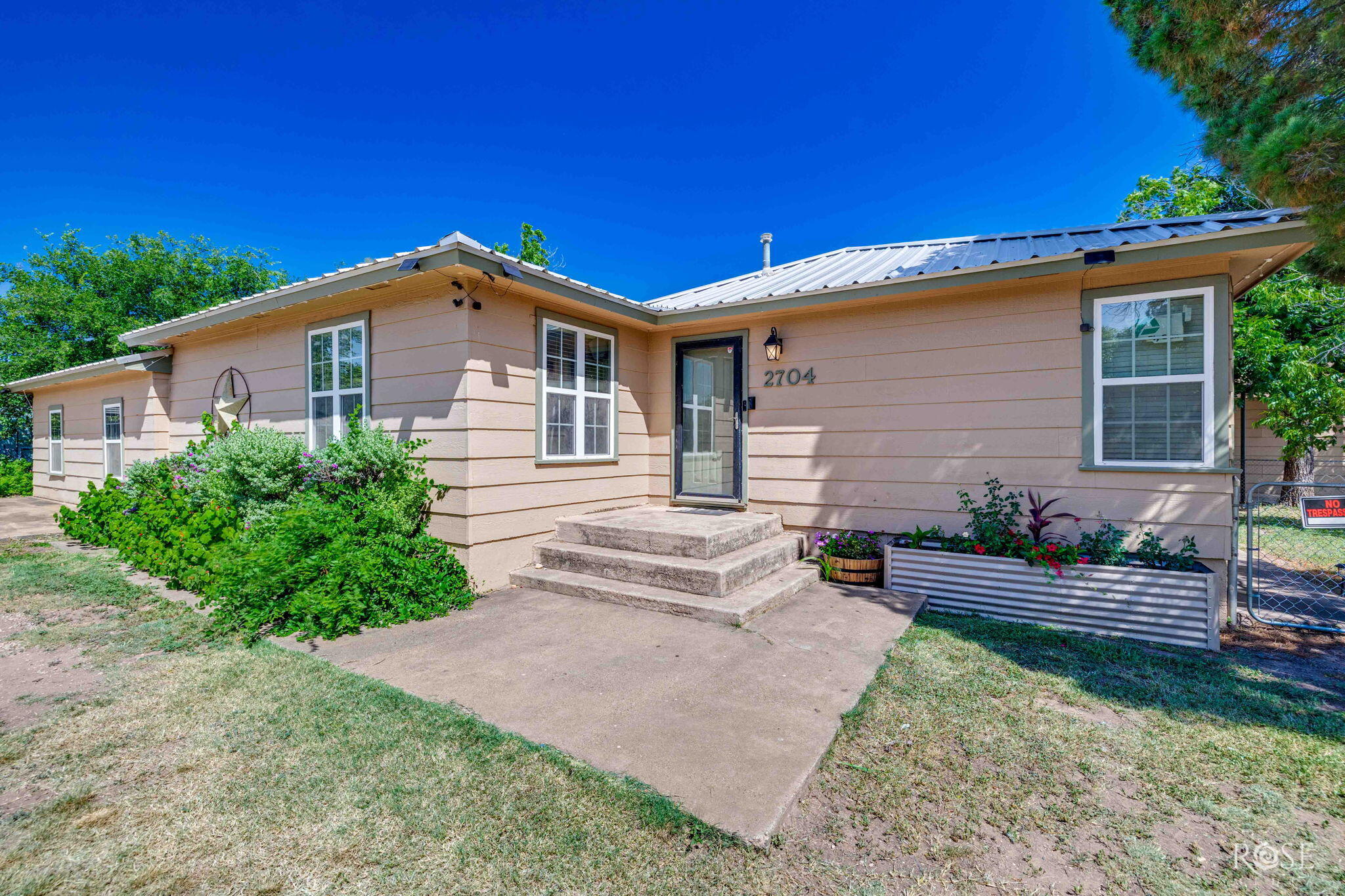 2704 Waco Street Property Photo 5