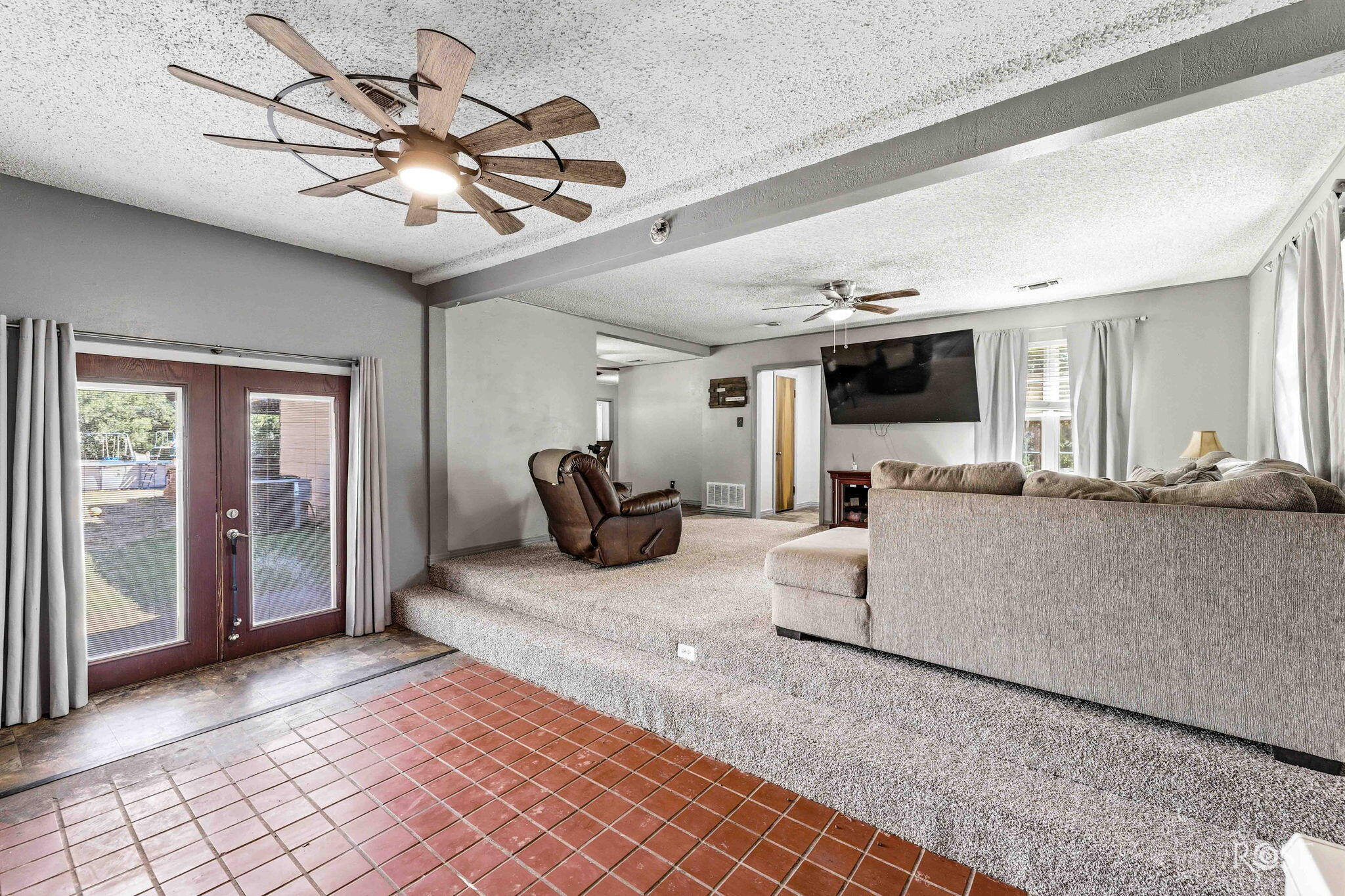 2704 Waco Street Property Photo 9