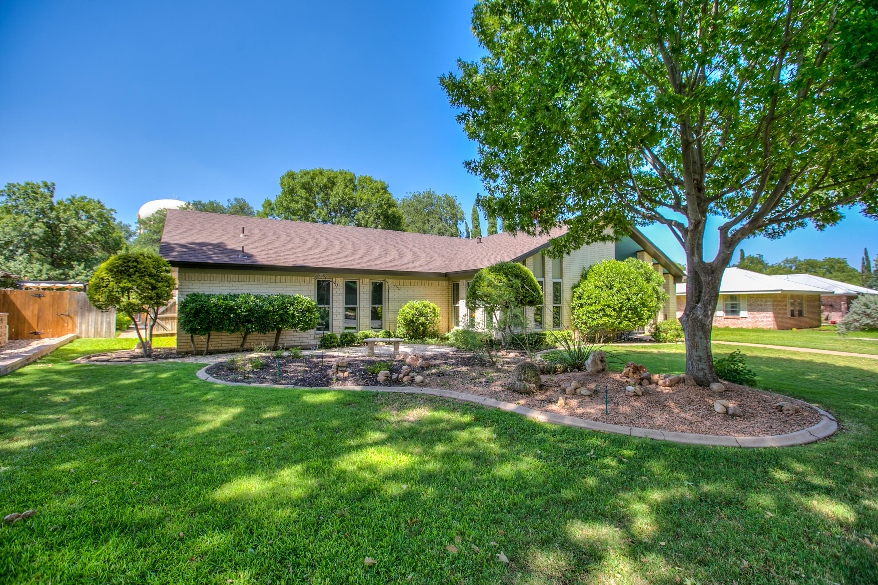 2906 Briargrove Lane Property Photo 4