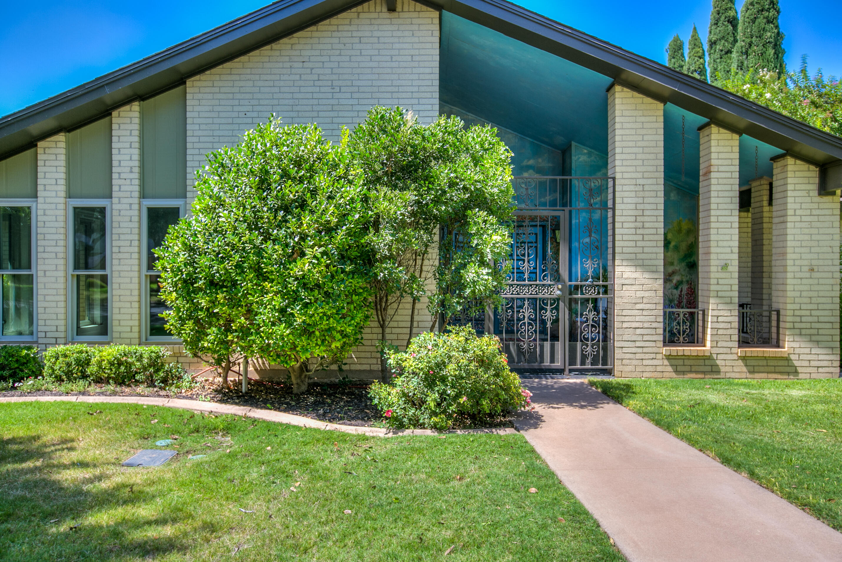 2906 Briargrove Lane Property Photo 6