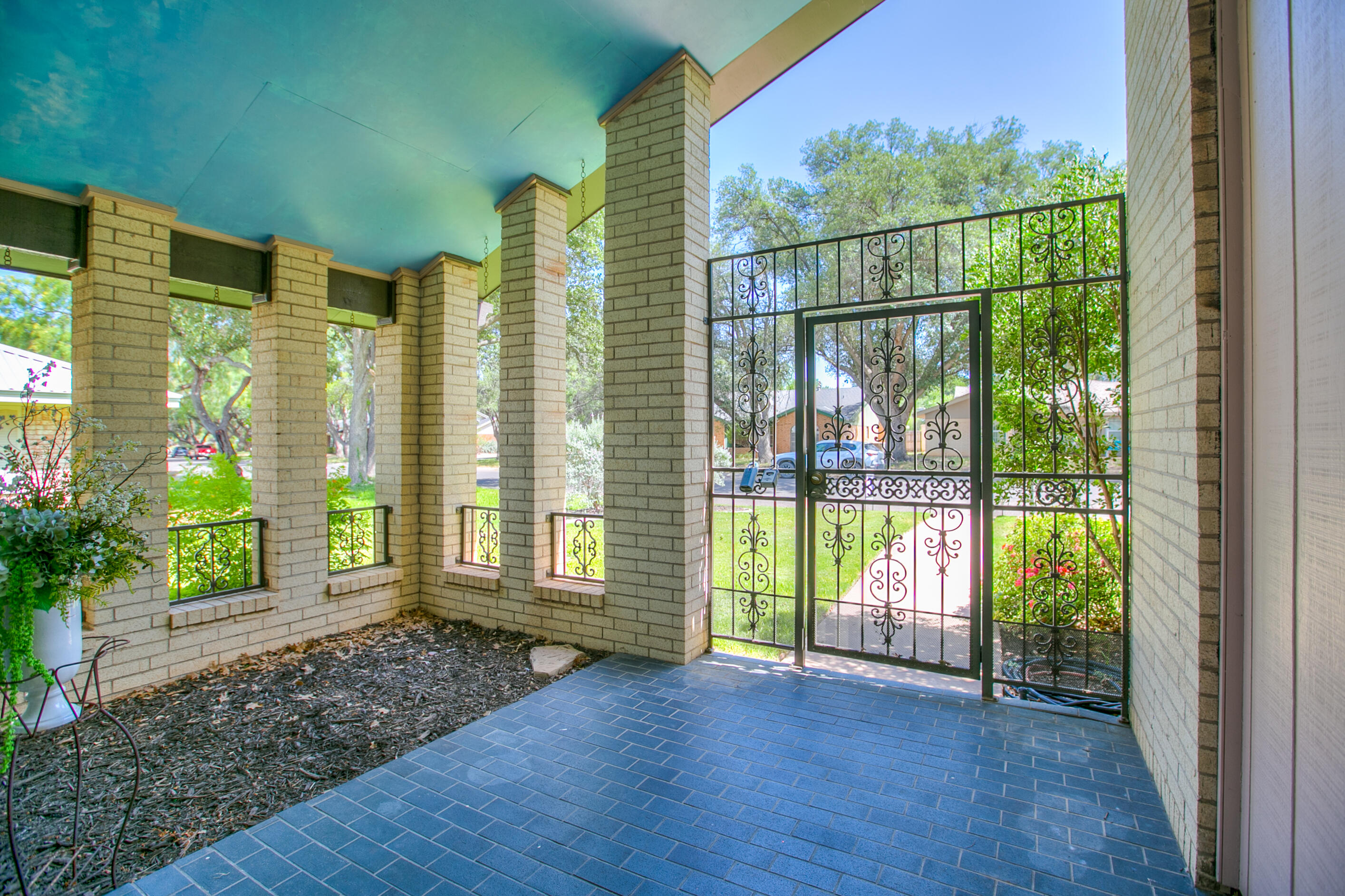 2906 Briargrove Lane Property Photo 10